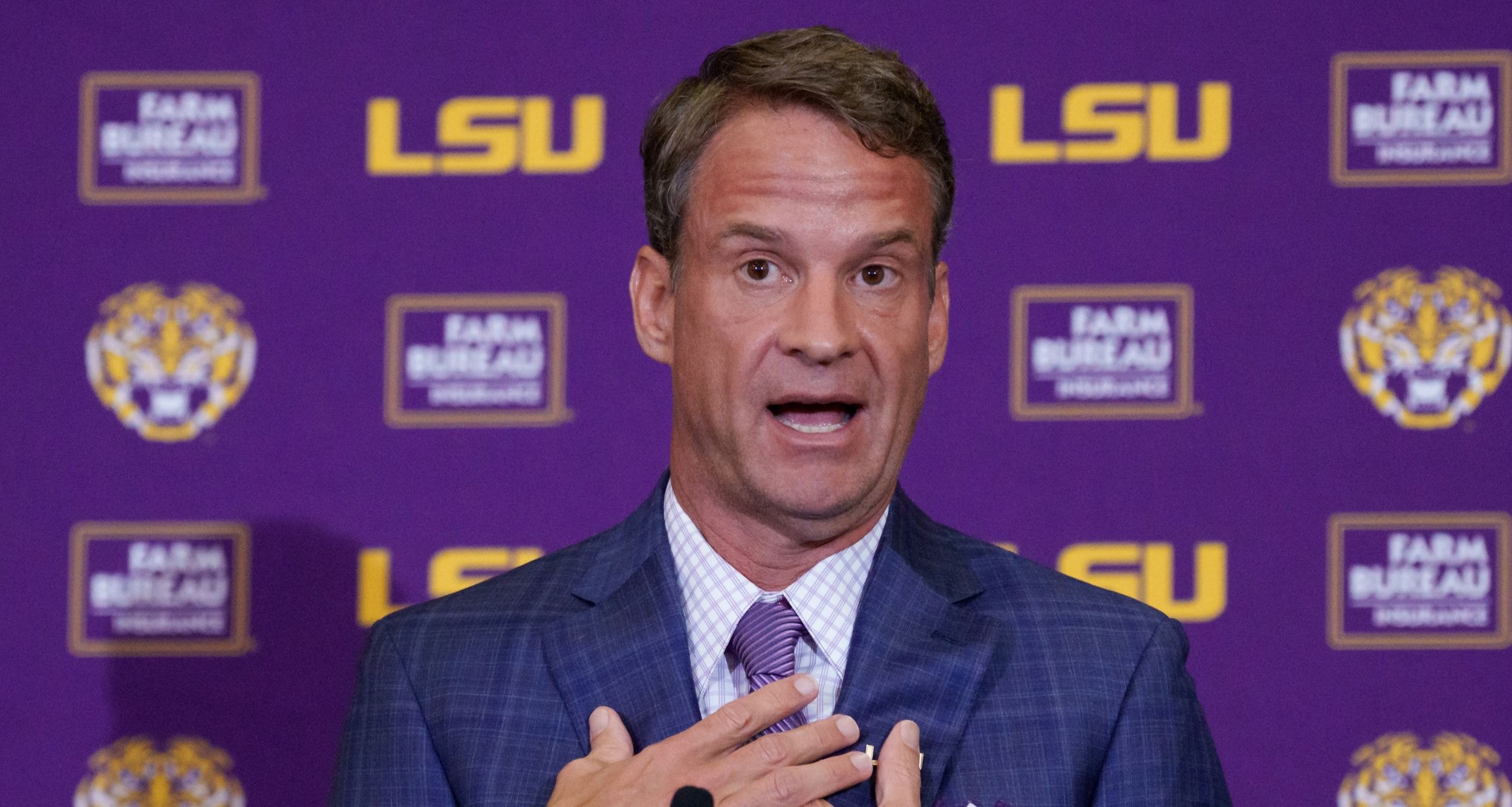 Kentucky fans directed profane gestures at Lane Kiffin after upset of No. 10 LSU, ESPN broadcast captured the moment