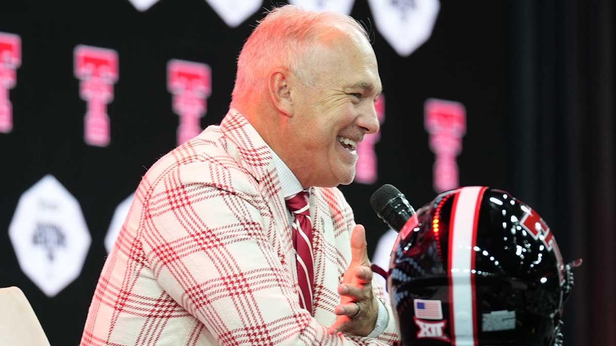 Joey McGuire joins the criticism of USC’s sparse home opener crowd