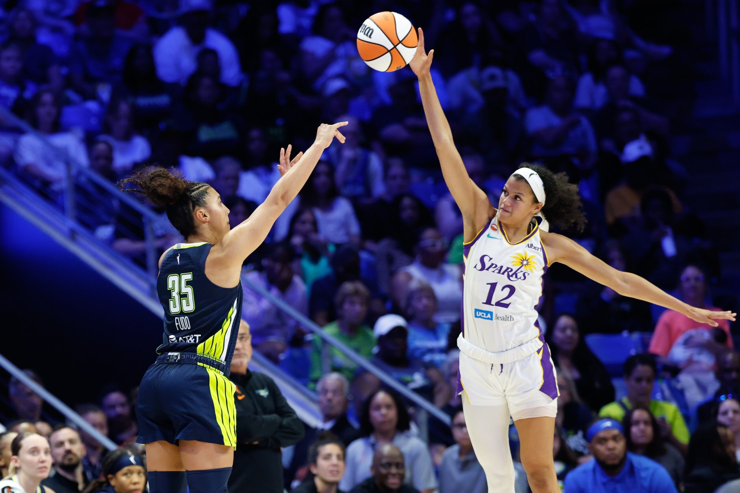 Diana Taurasi’s public stamp of approval highlights Azzi Fudd’s early impact as Dallas rebounds from a long postseason wait