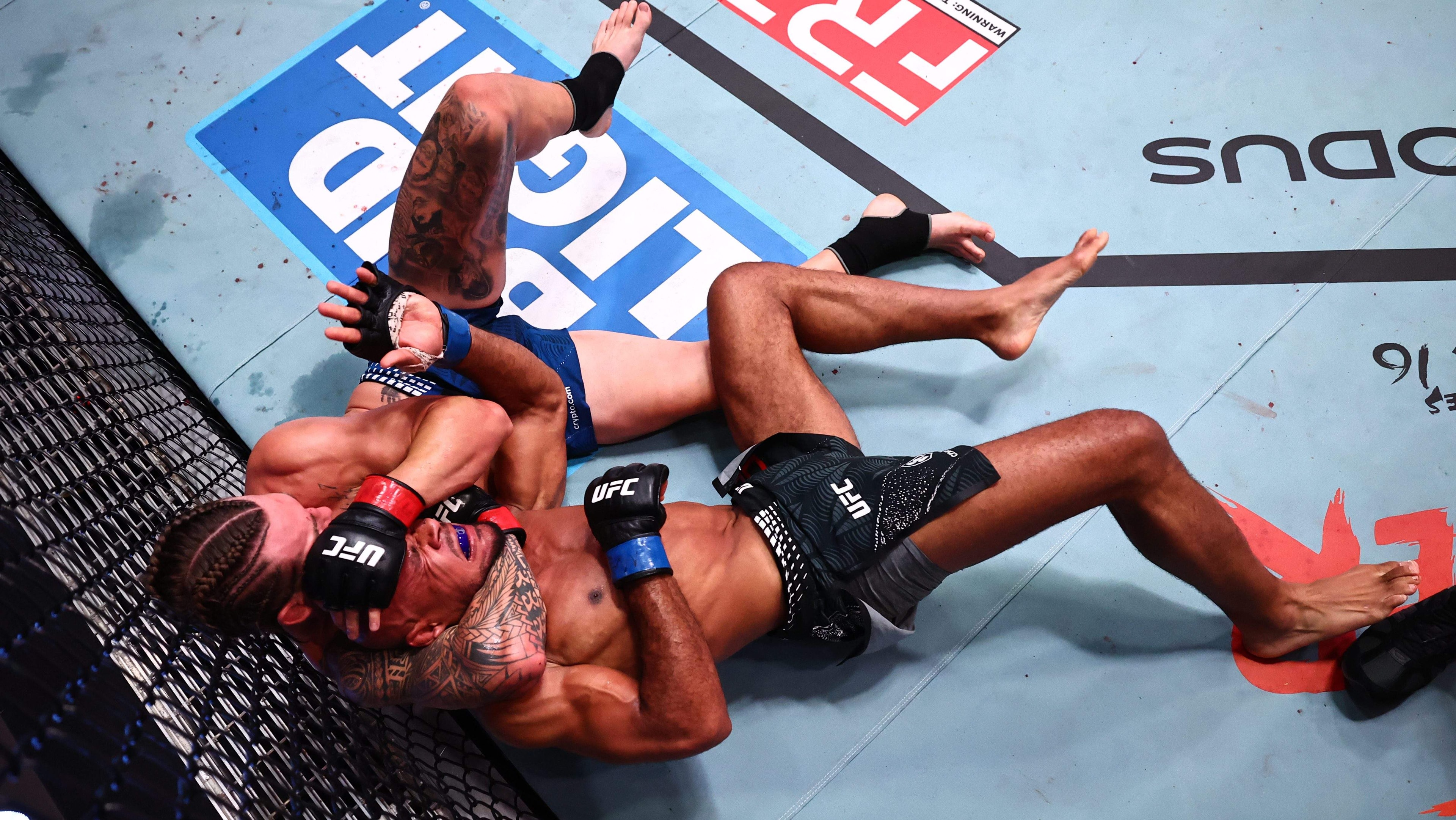 Brendan Allen locks in another rear-naked choke, submitting Christian Leroy Duncan in the fifth round at UFC Fight Night