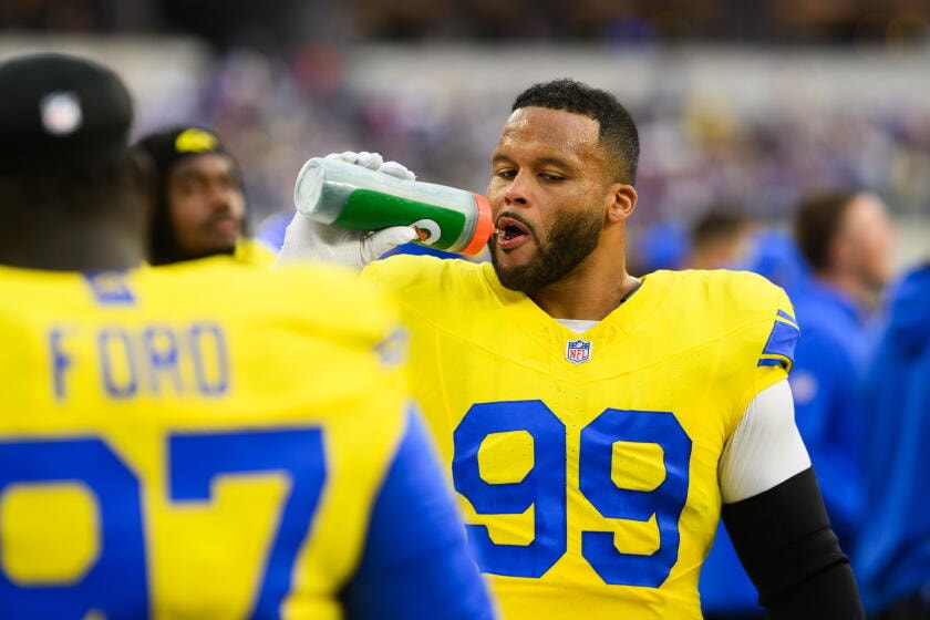 Aaron Donald expects to return for Rams vs. Bills after back injury, indicating possible defensive boost