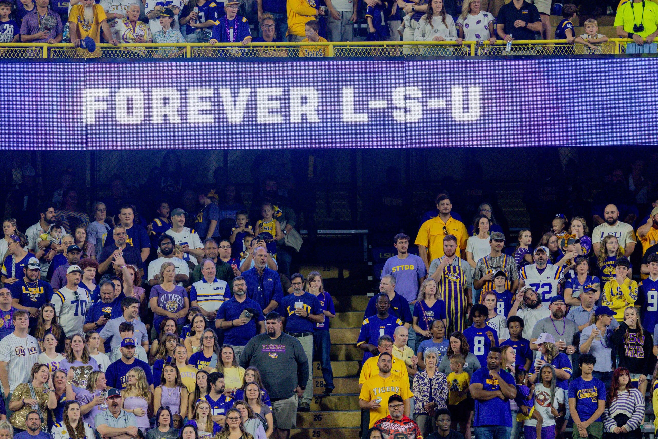 Ex-LSU defensive tackle blasts Tigers fans for celebrating NFL signings, as more NFL-bound players eye a college return