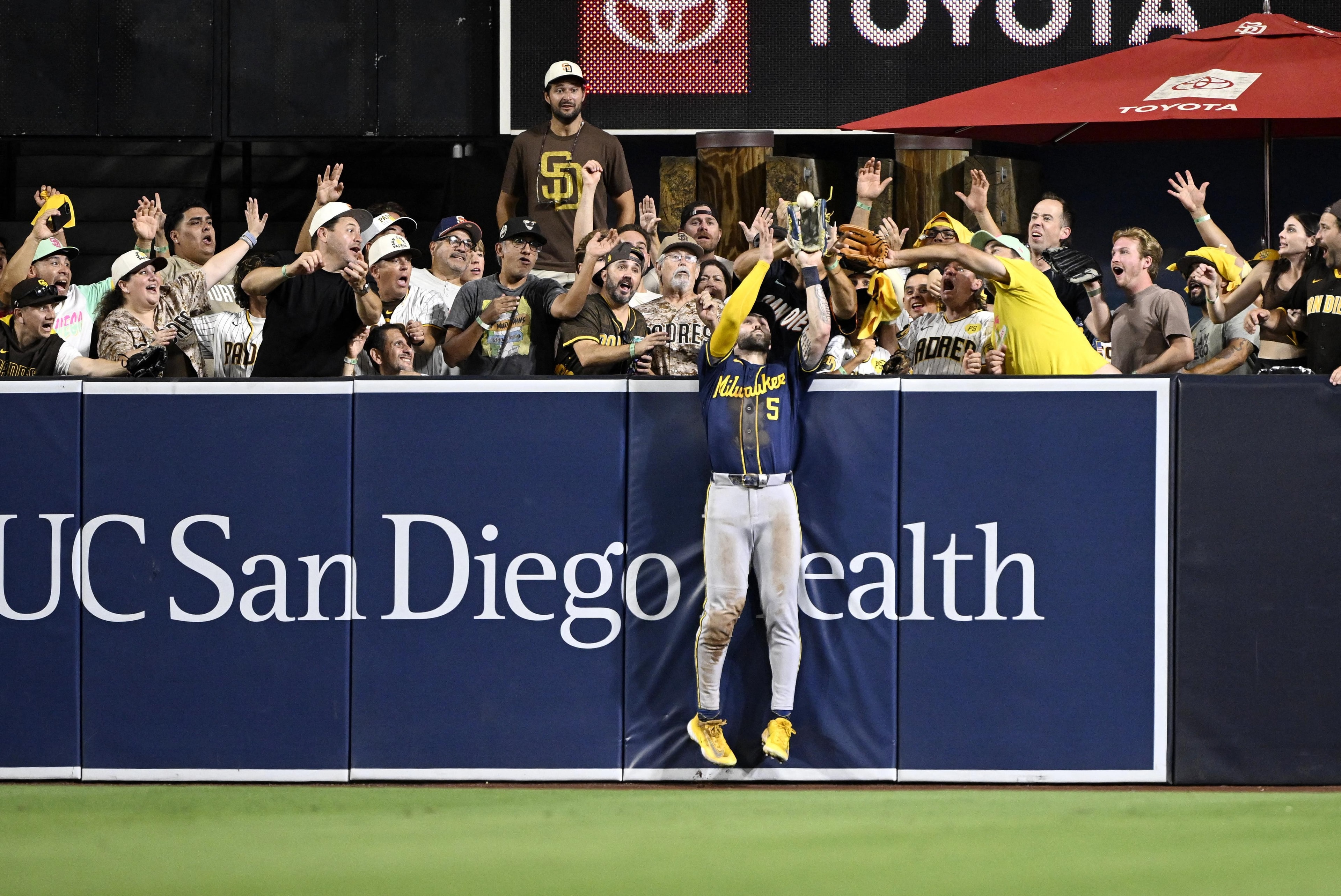 Brewers unveil new apparel themed around Garrett Mitchell’s “Home Run Robbery” moment ahead of NLCS rematch vs. Dodgers