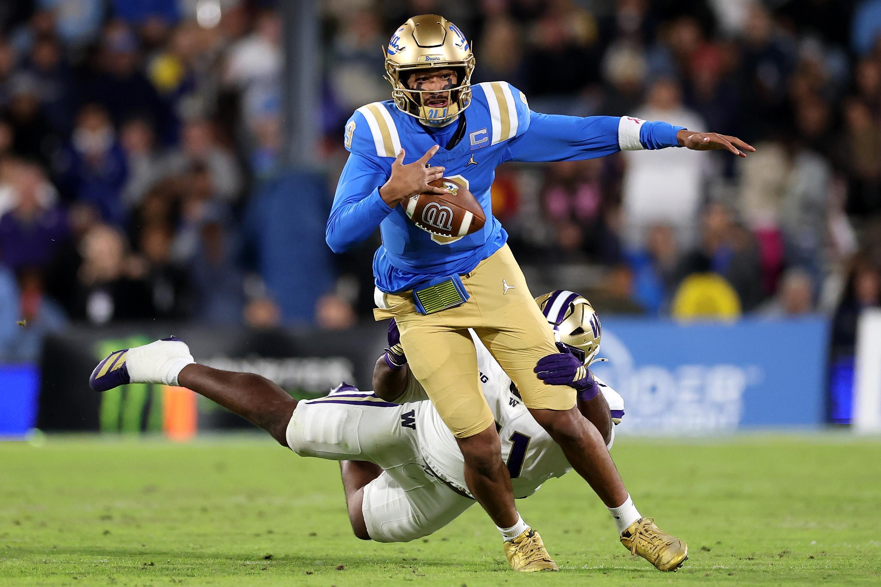 UCLA set to play Wisconsin without star QB in primetime matchup