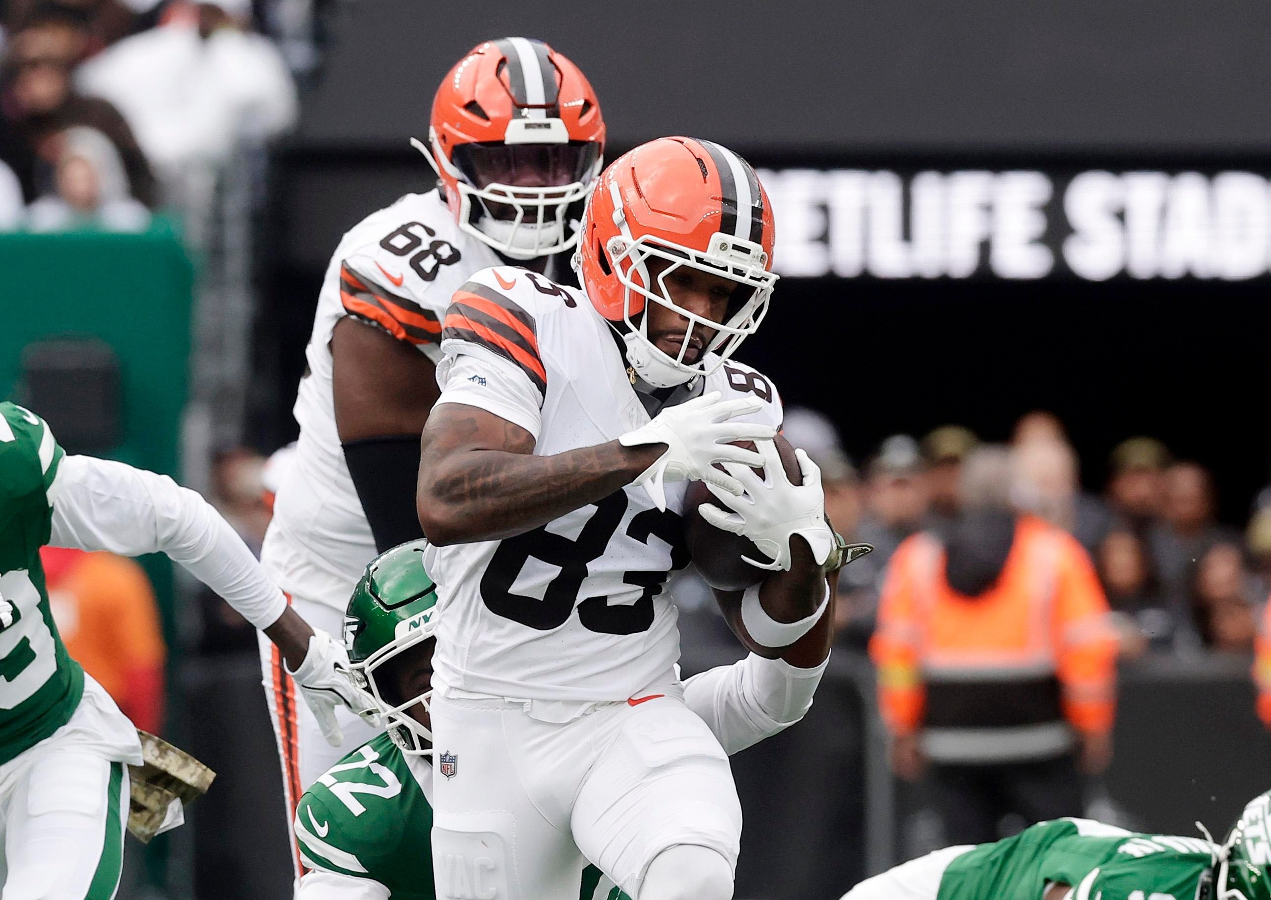 Browns vs. Jets Week 5: Cleveland favored by a narrow margin in leaguewide predictions