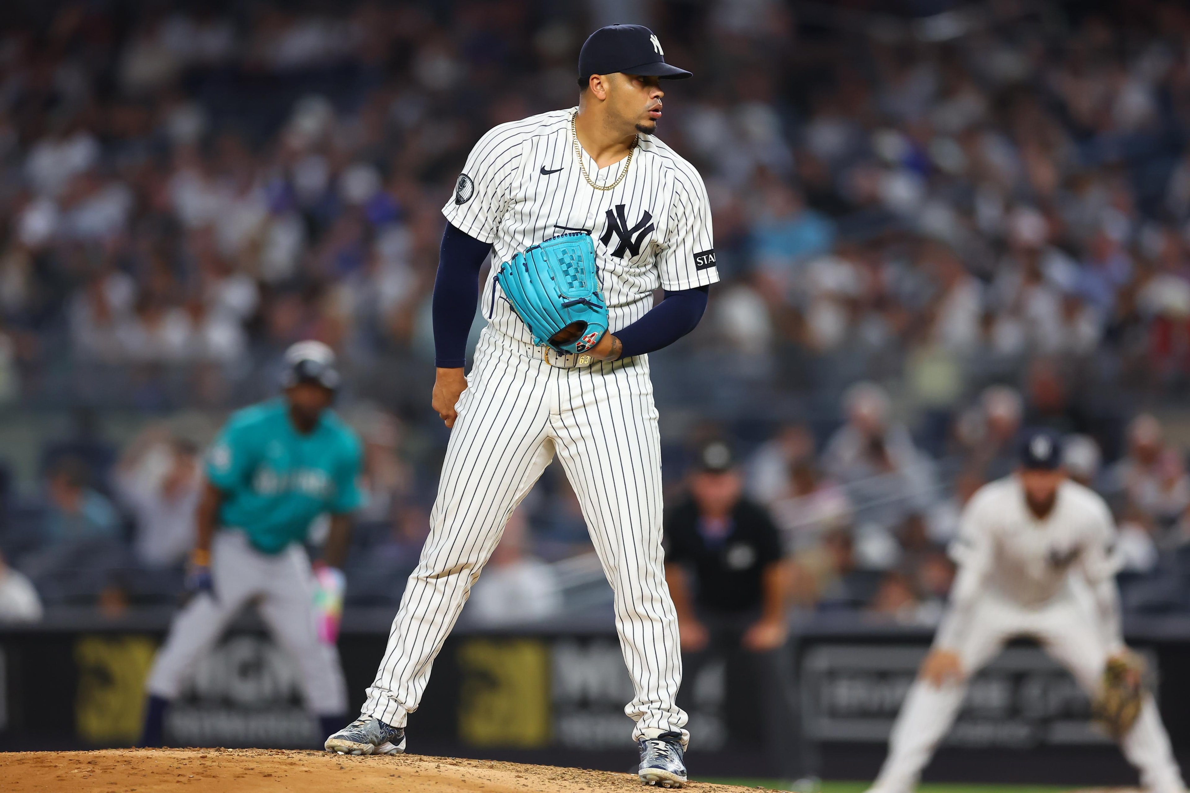 Yankees place Fernando Cruz on the injured list, add Michael Fulmer to the roster