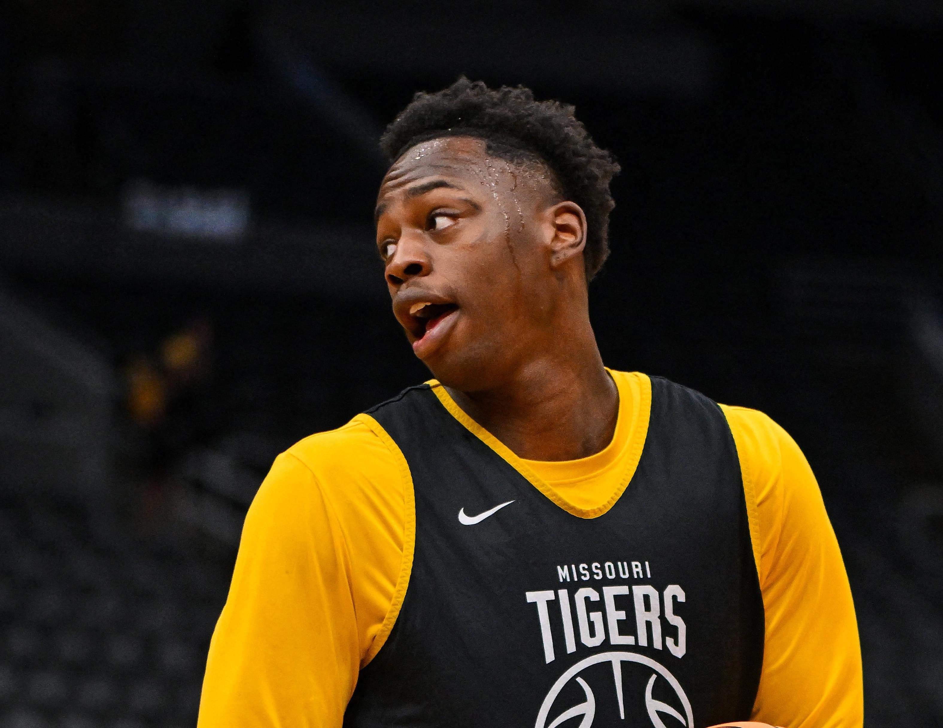 Mark Mitchell enters NCAA transfer portal after Louisville court injunction, reported with do-not-contact tag