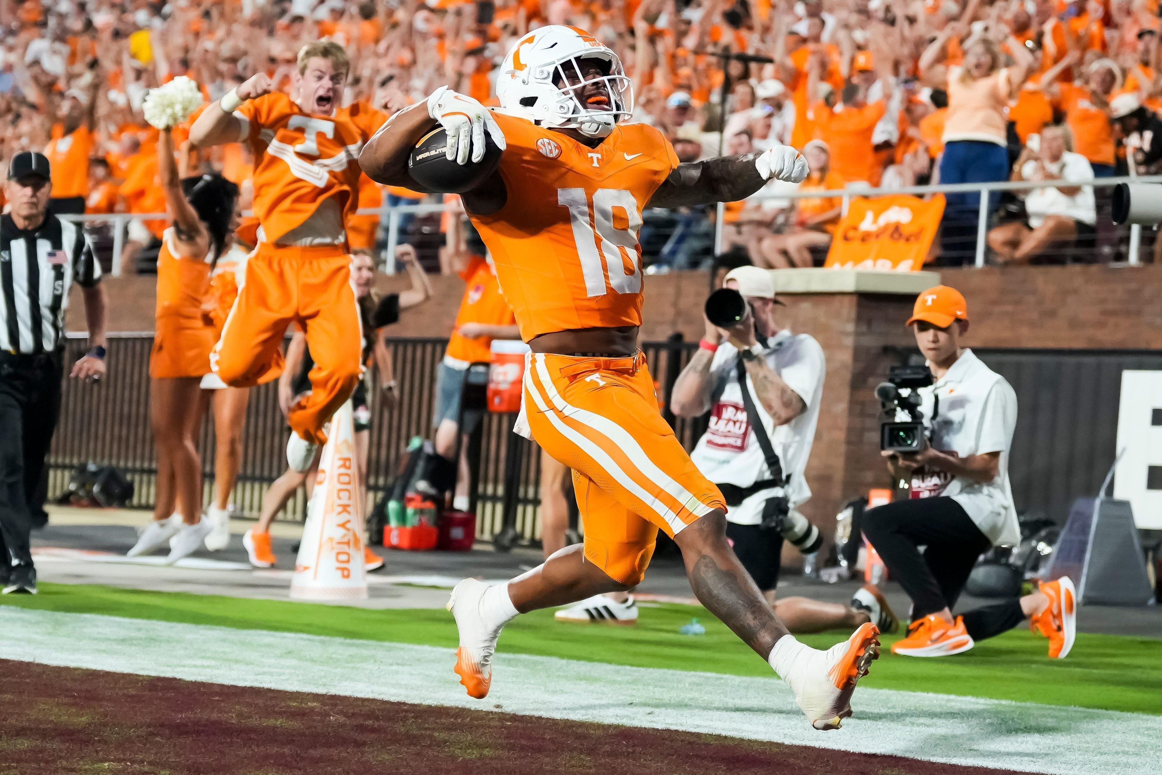 Tennessee’s 2026 season preview centers on a true freshman under center as Josh Heupel opens the schedule