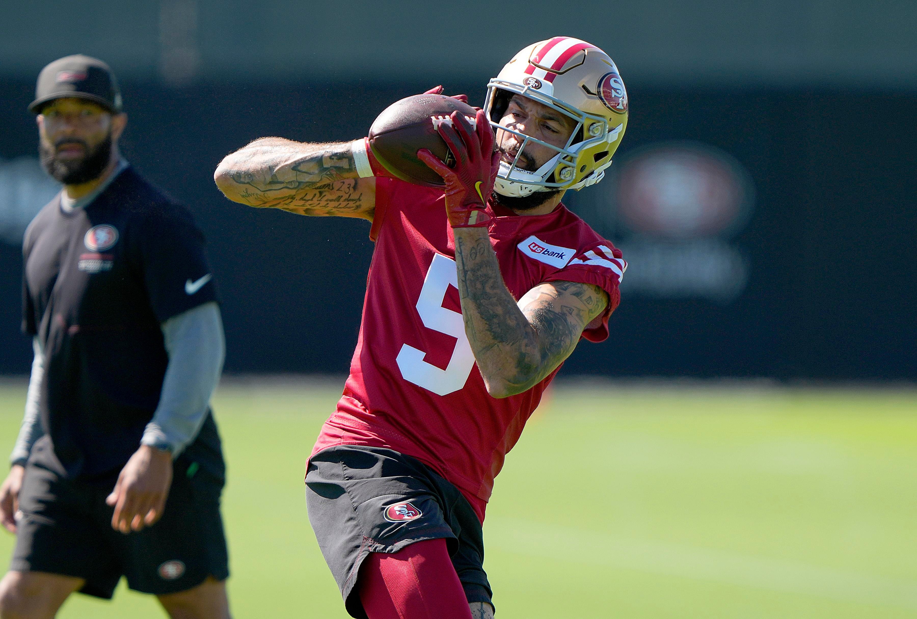 49ers coach Kyle Shanahan prioritizes Week 1 as roster evaluation tightens, with left guard still unsettled