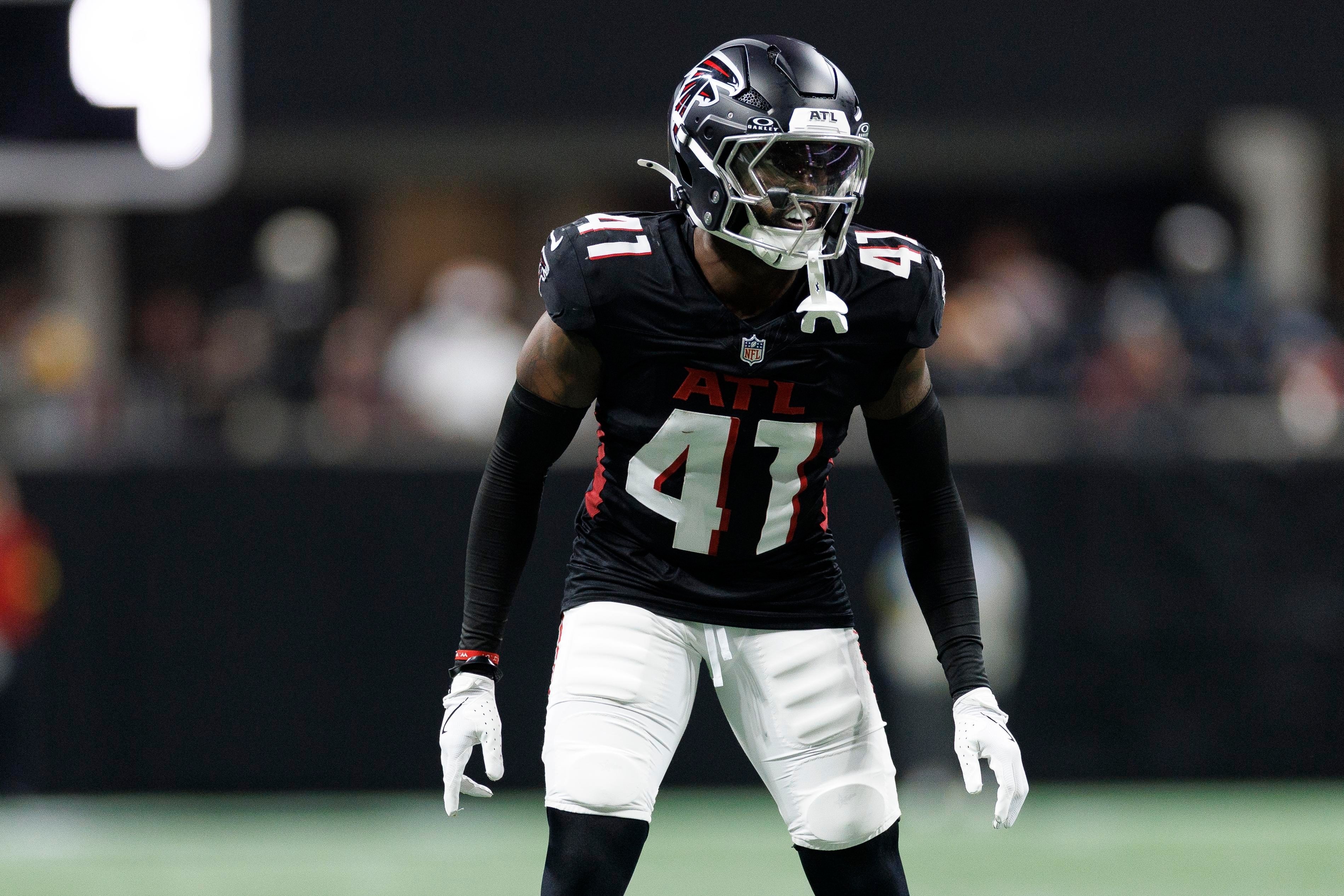 Patriots bring in two free agents for workouts after Raiders visit as roster spots remain unsettled