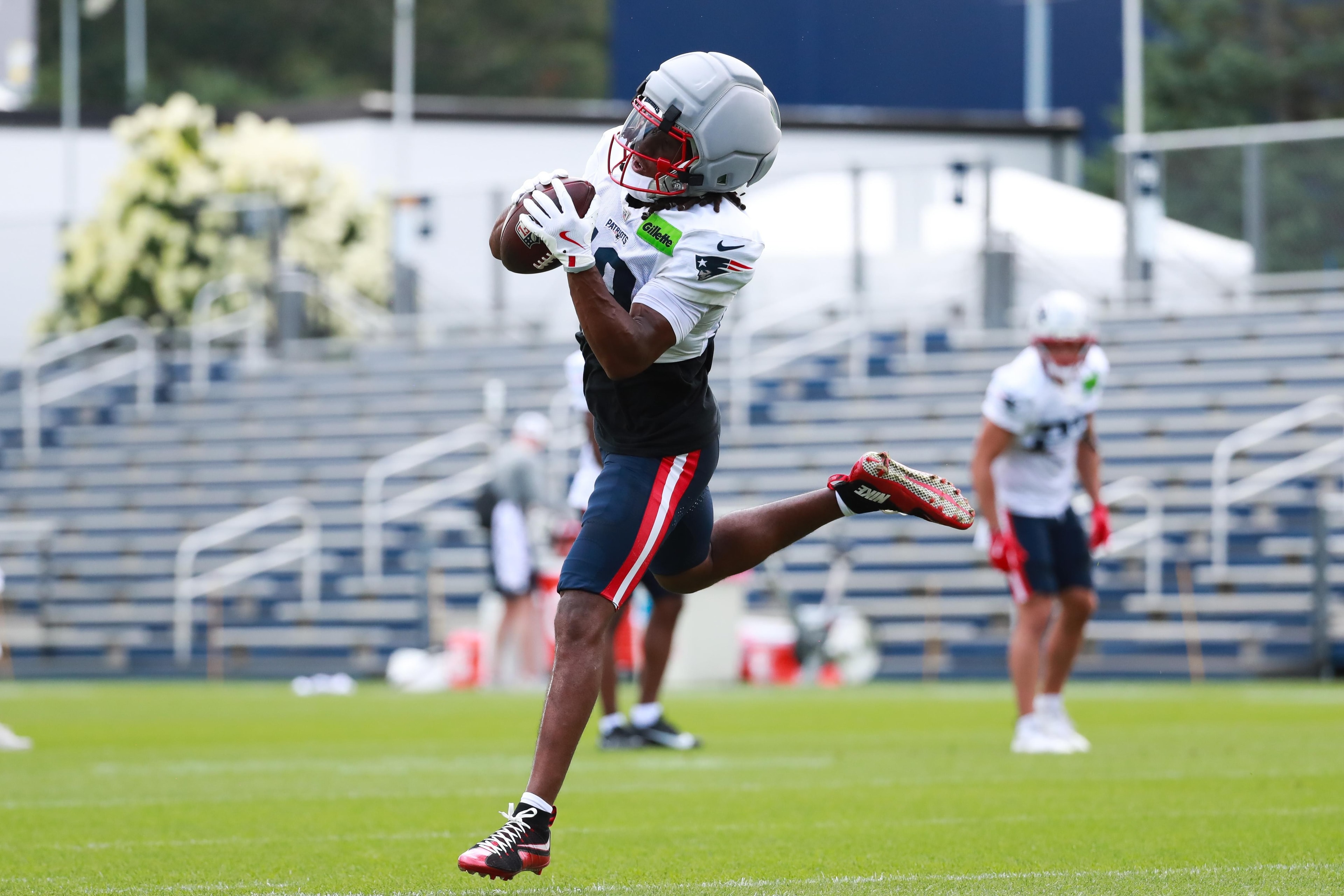 Patriots close training camp with a final practice before roster cutdown decisions