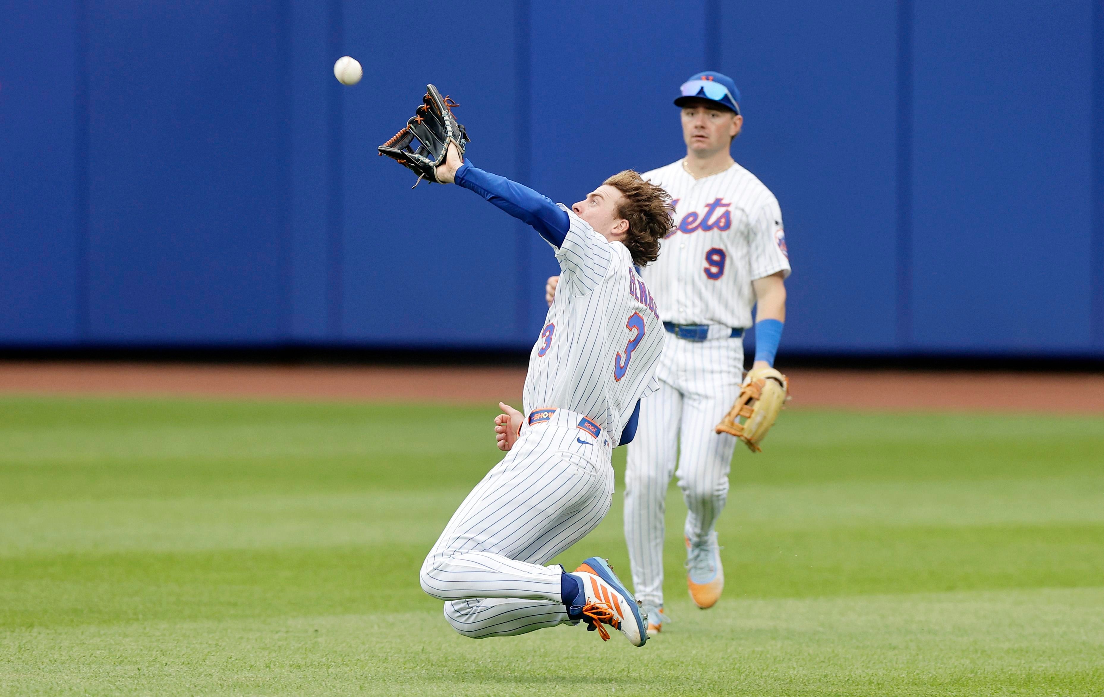 Mets’ 103.9-mph outfield assist, plus Carson Benge’s double throw-out at home, fuels 2-1 win over Padres