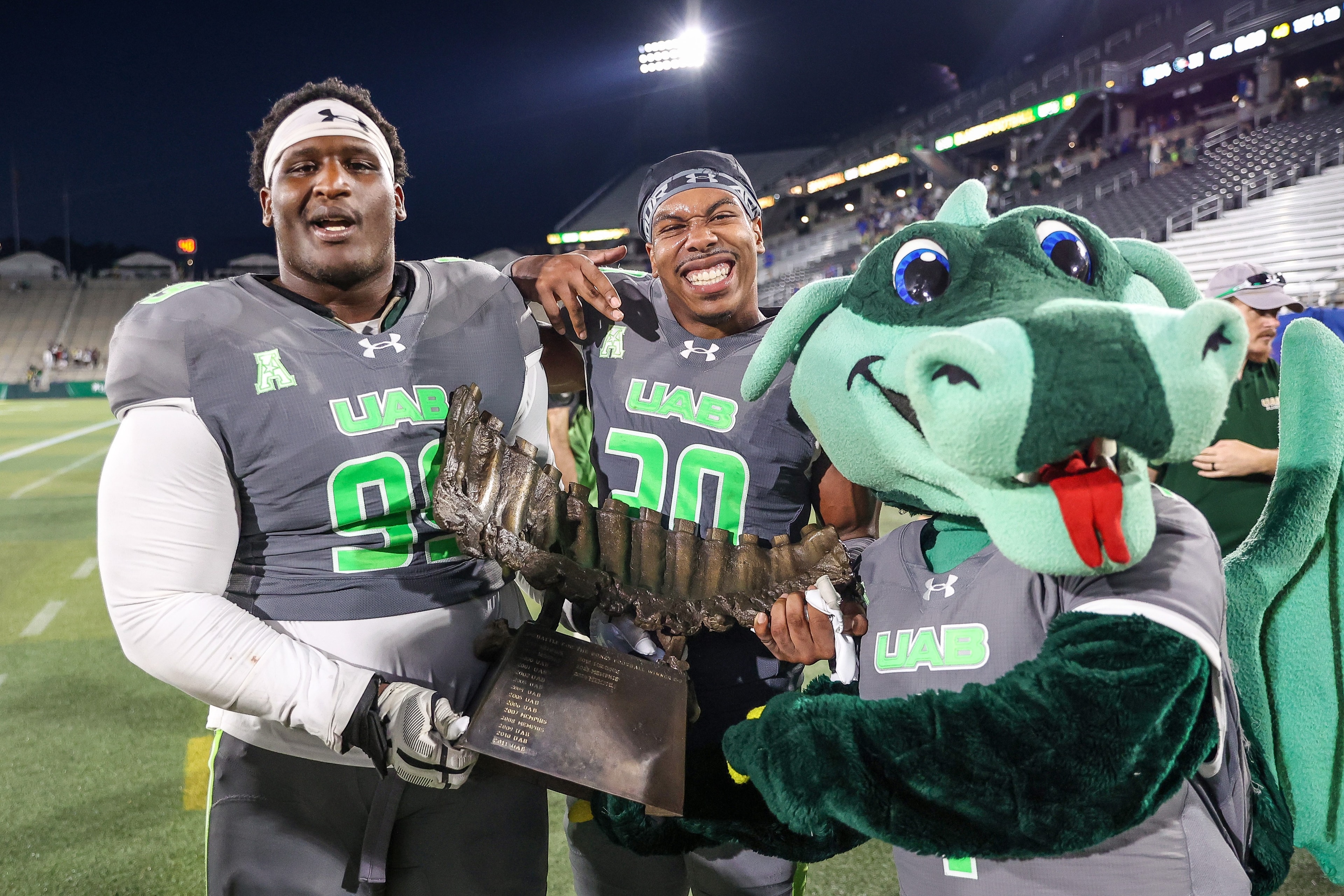 For the Record: Week 6’s oddball trophies, rib-rack bragging rights, and a long-awaited home stop in Annapolis