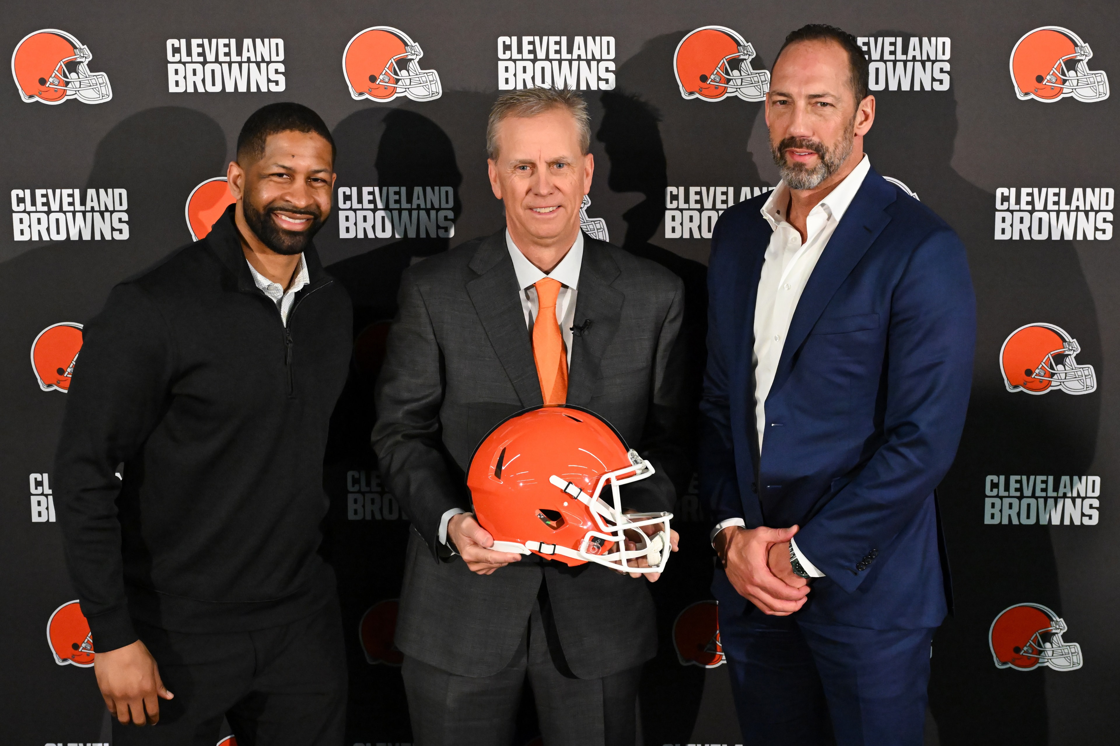 Browns weigh what to fix after Myles Garrett trade, with defensive end market looking narrow