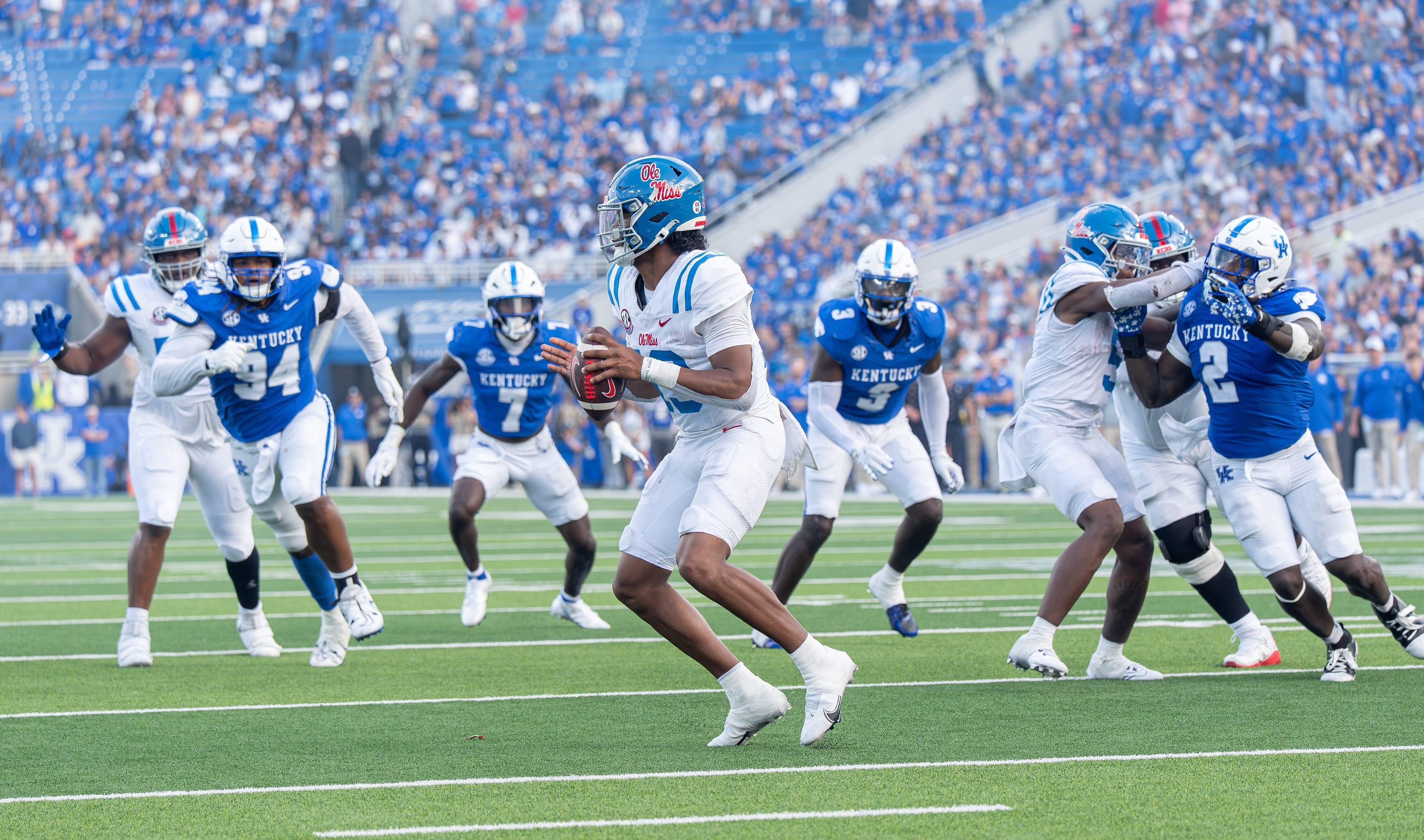 Austin Simmons’ left-handed path at Missouri puts a modern spin on a rare quarterback trait