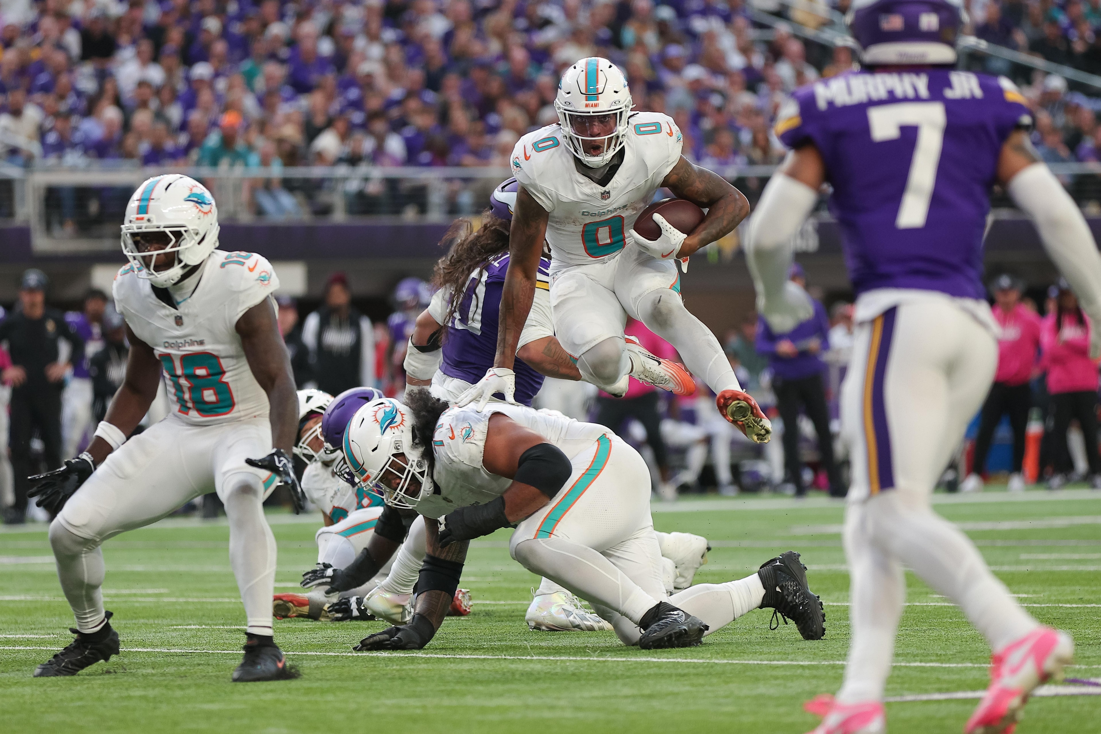 Dolphins’ offensive line enters Week 4 review with guard development at the center