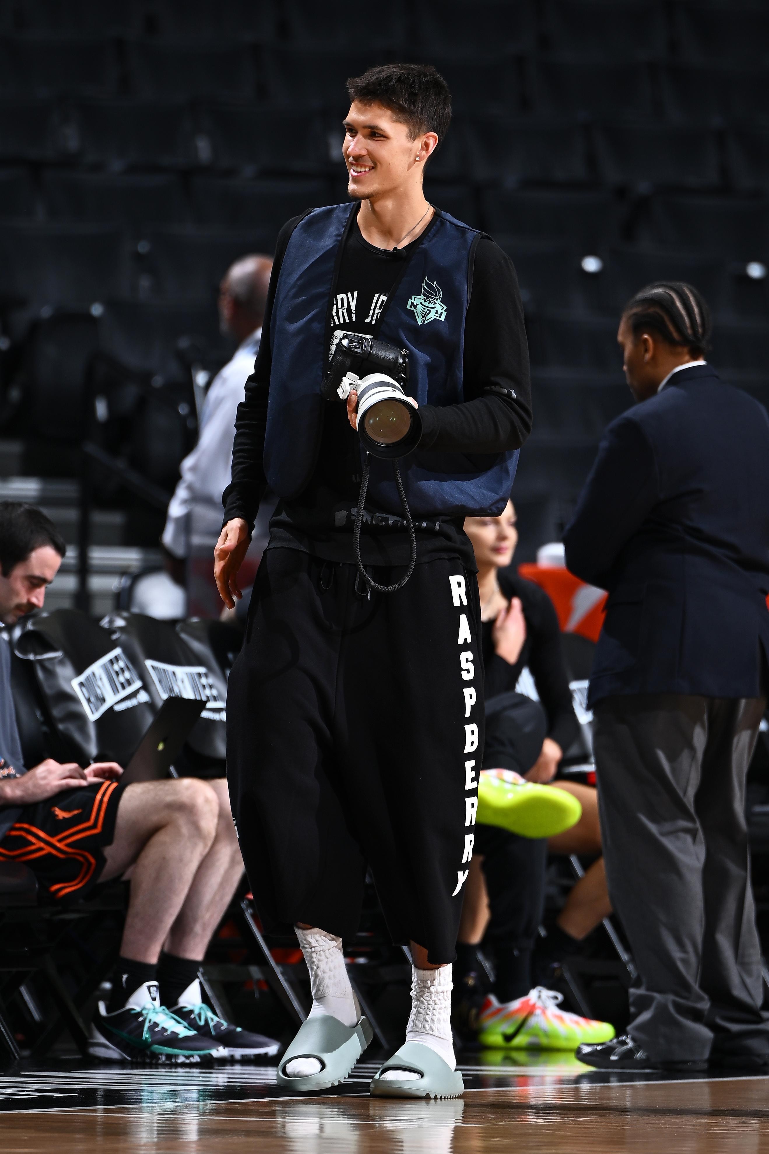 Nets win-total debate heats up after Julius Randle addition, with pundits split on 2026-27 expectations