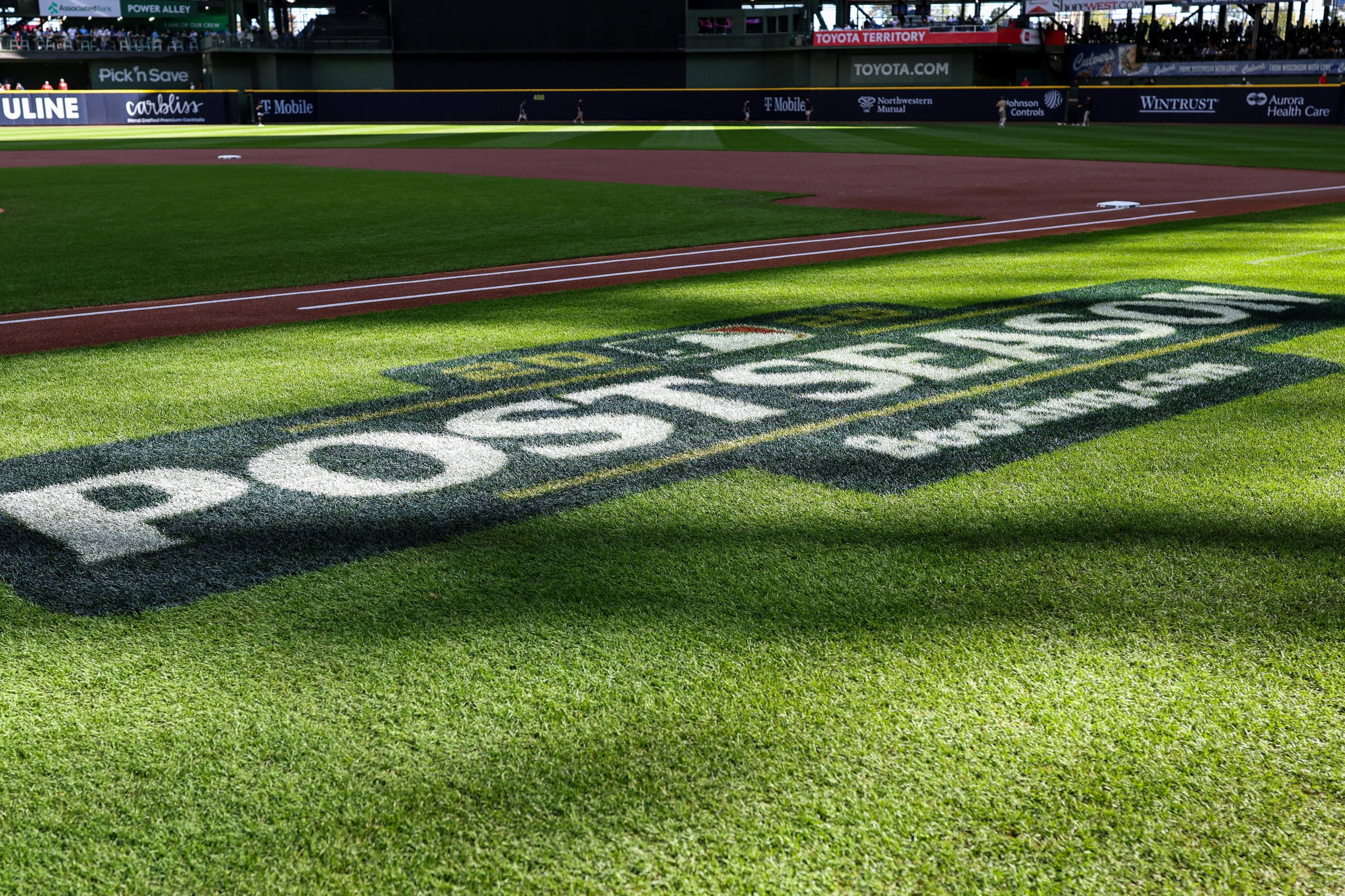 With MLB on hold for a day, Giants fans wait through the postseason gap