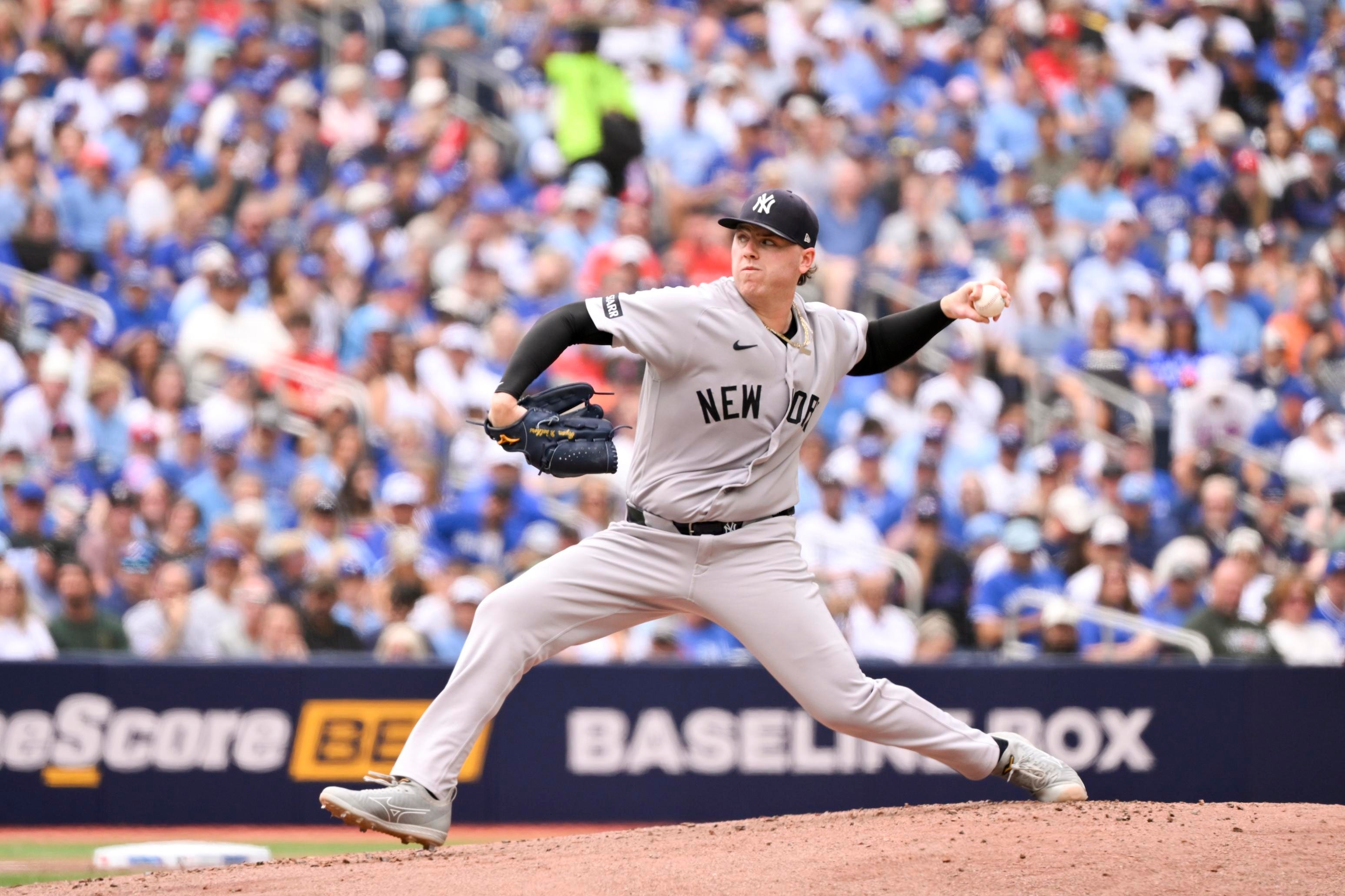 Ryan Weathers leans into the sinker, helping Yankees turn the screws on Blue Jays in extra innings