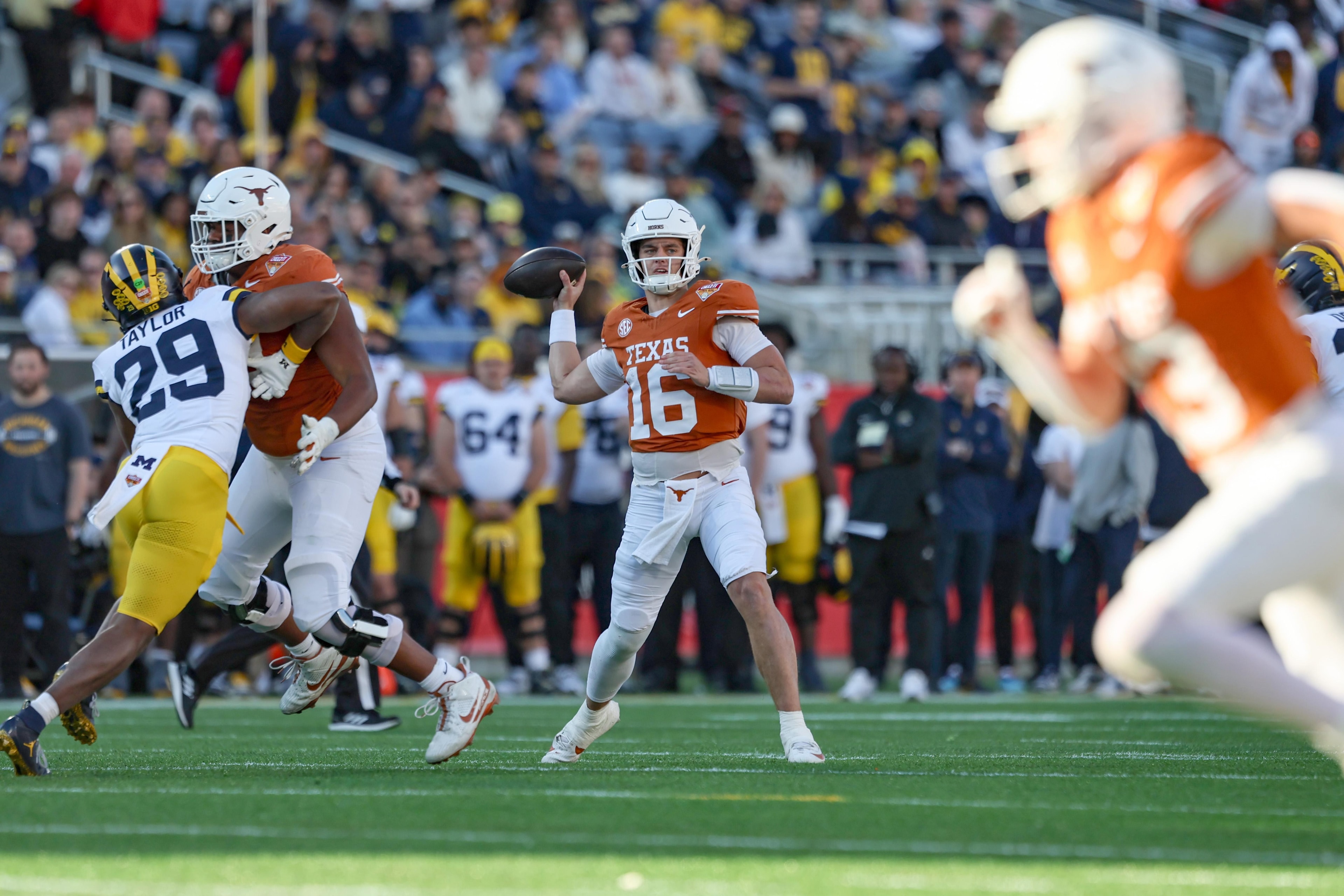 Arch Manning shrugs off the hype as Texas opens with pressure in Columbus
