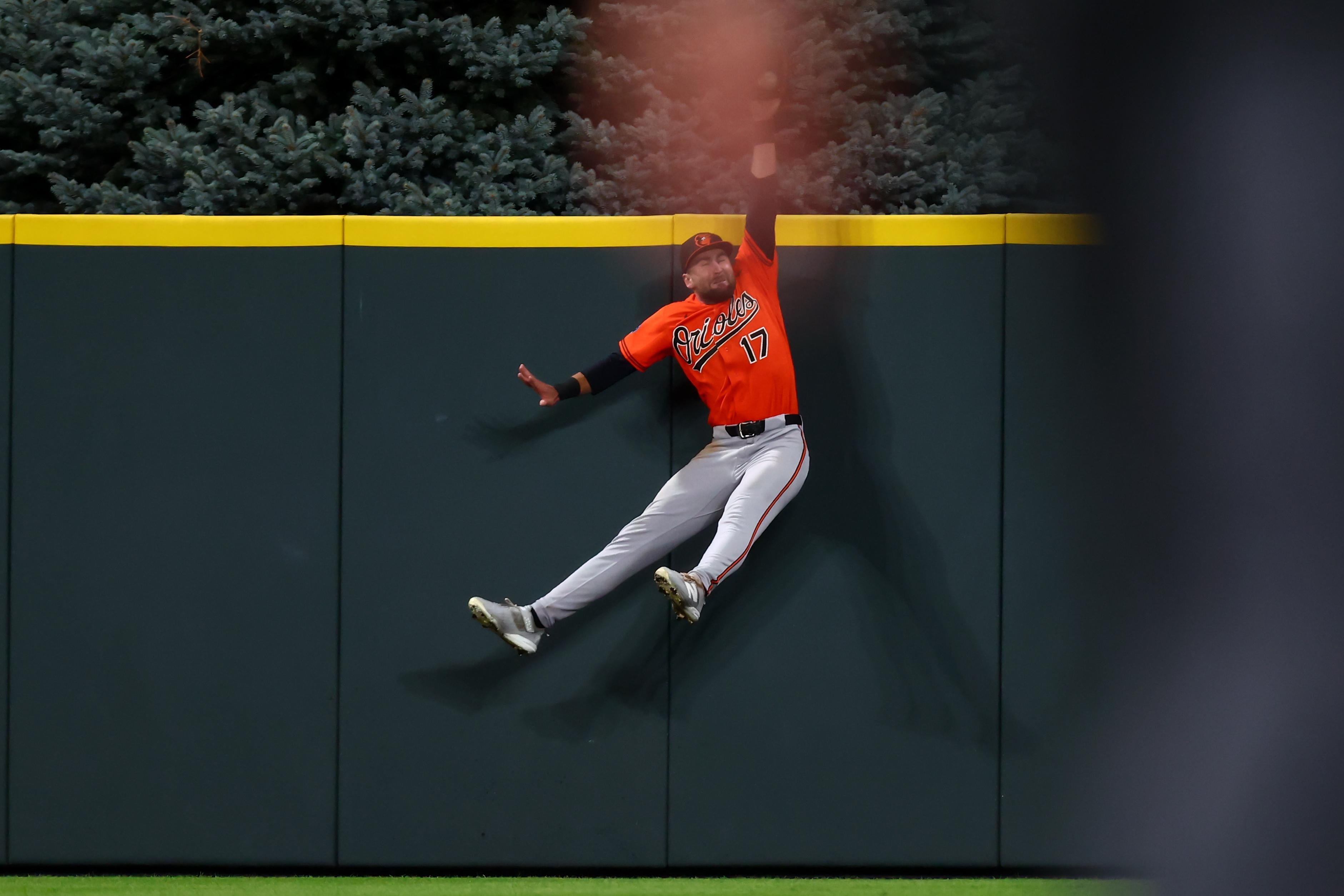 Cowser’s “home run robbery” helps Orioles survive rain delay in 2-1 win over Colorado