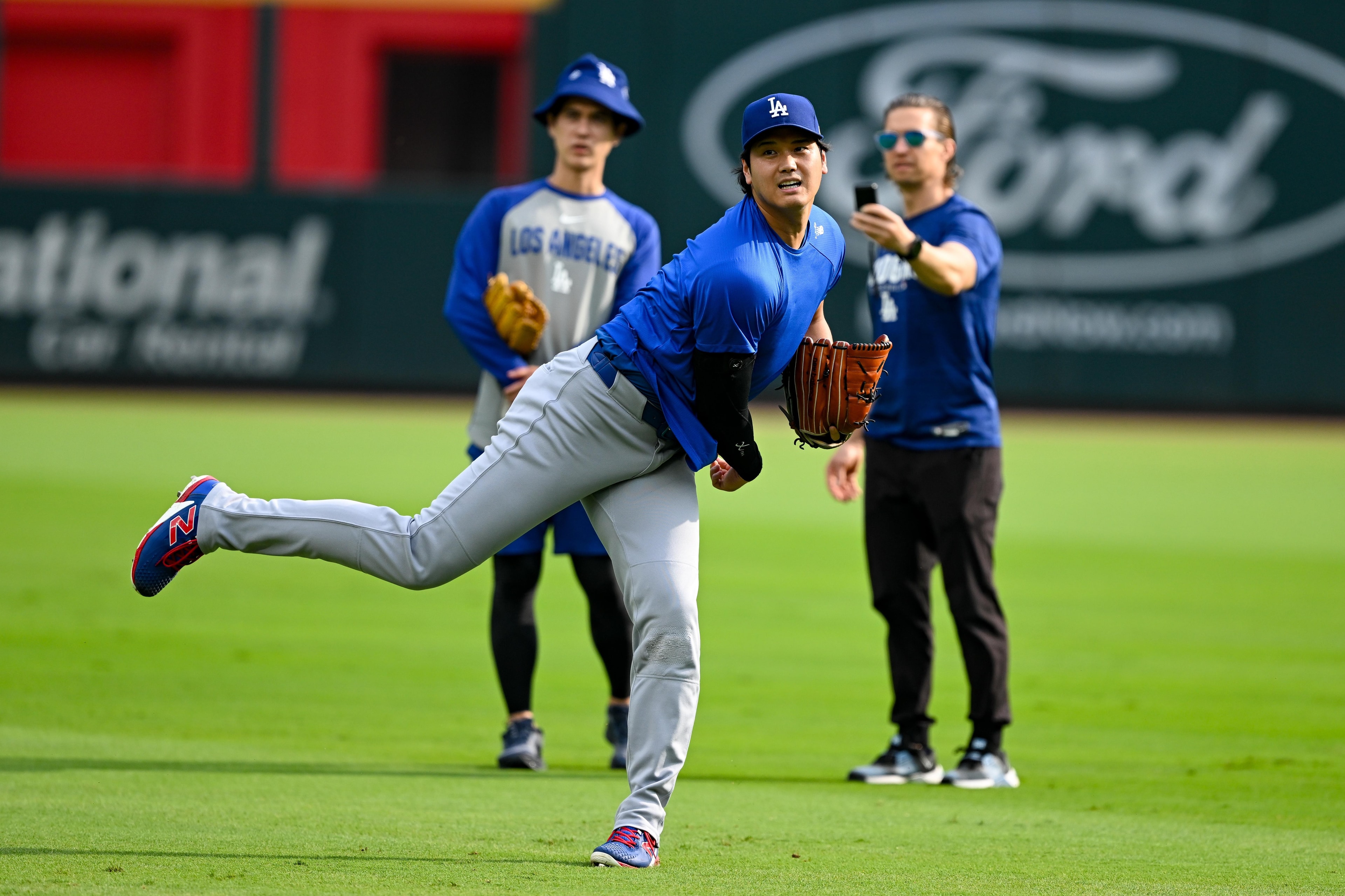Dave Roberts: Shohei Ohtani not cleared to start pitching, Dodgers manage timeline down the stretch