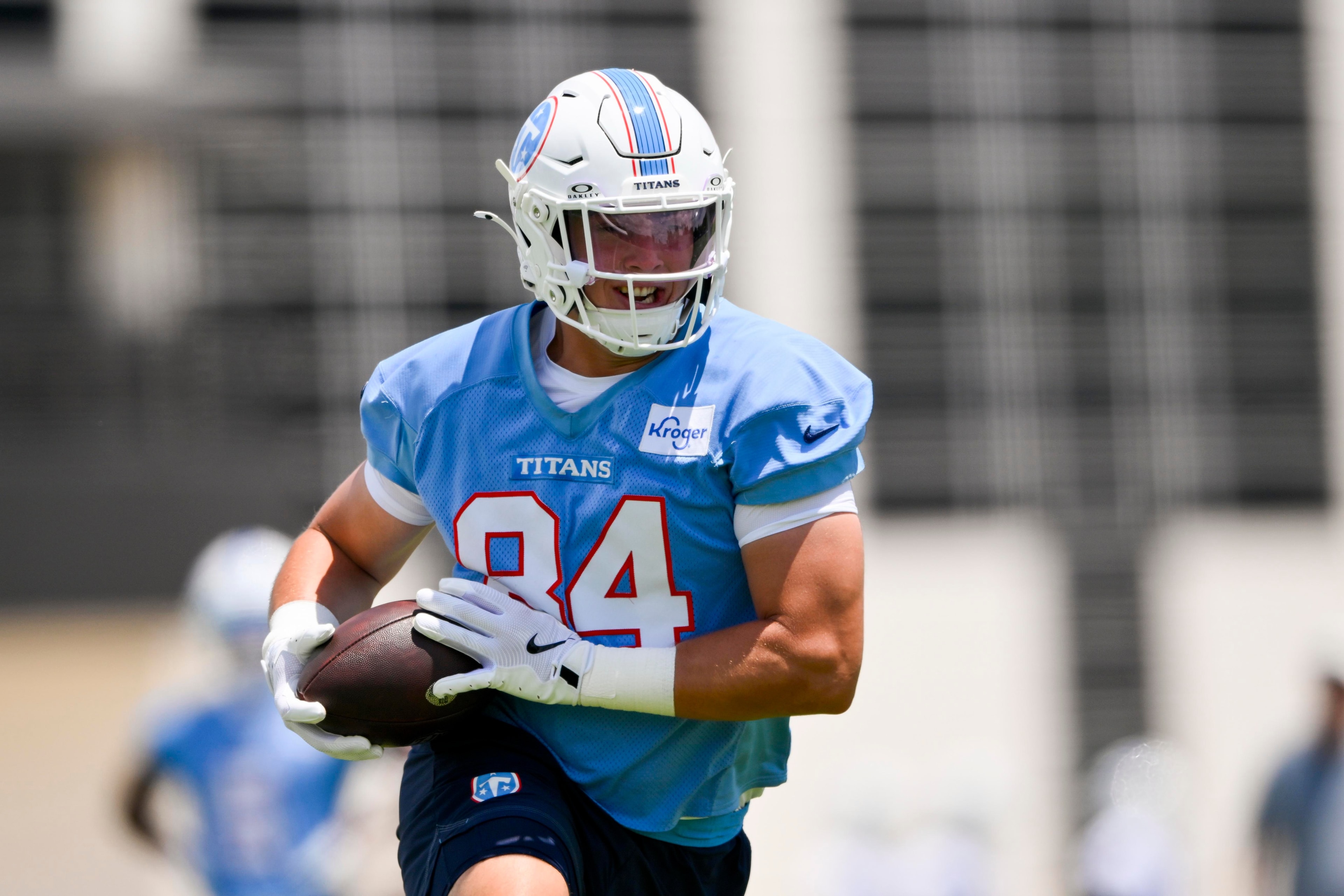Titans reshape tight end depth chart, with Daniel Bellinger and Gunnar Helm at the center of the projection
