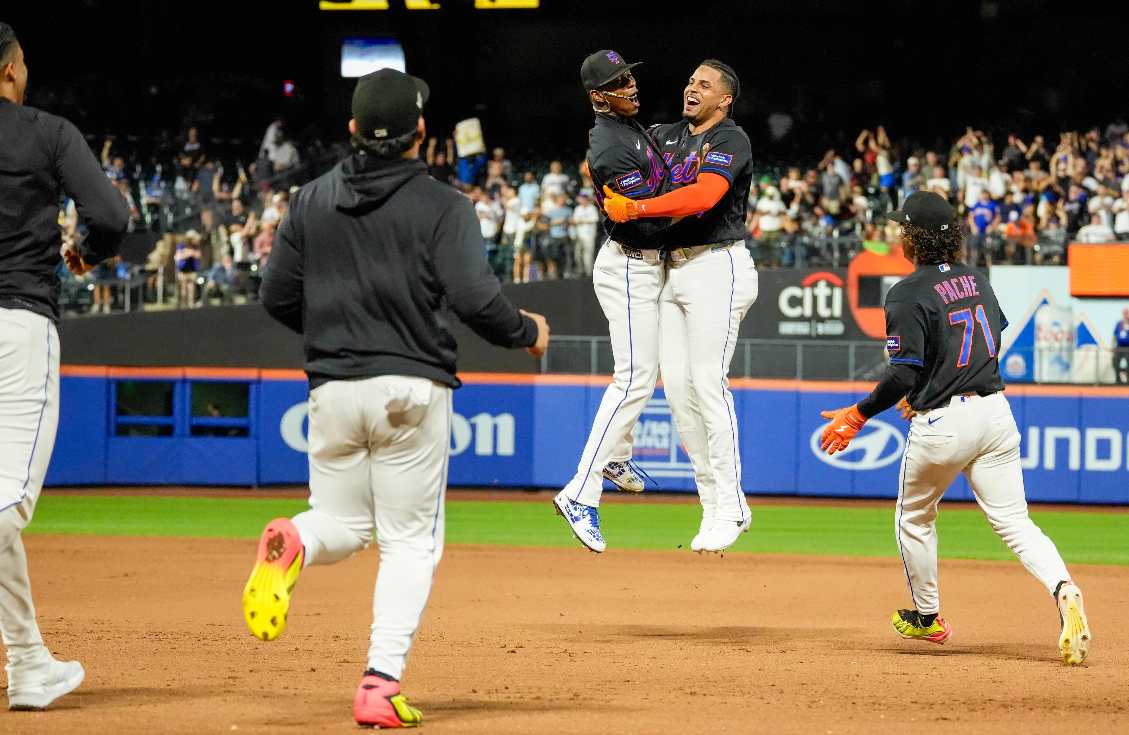 Mets edge Brewers in extra innings after Hamilton’s throw lets Lindor score