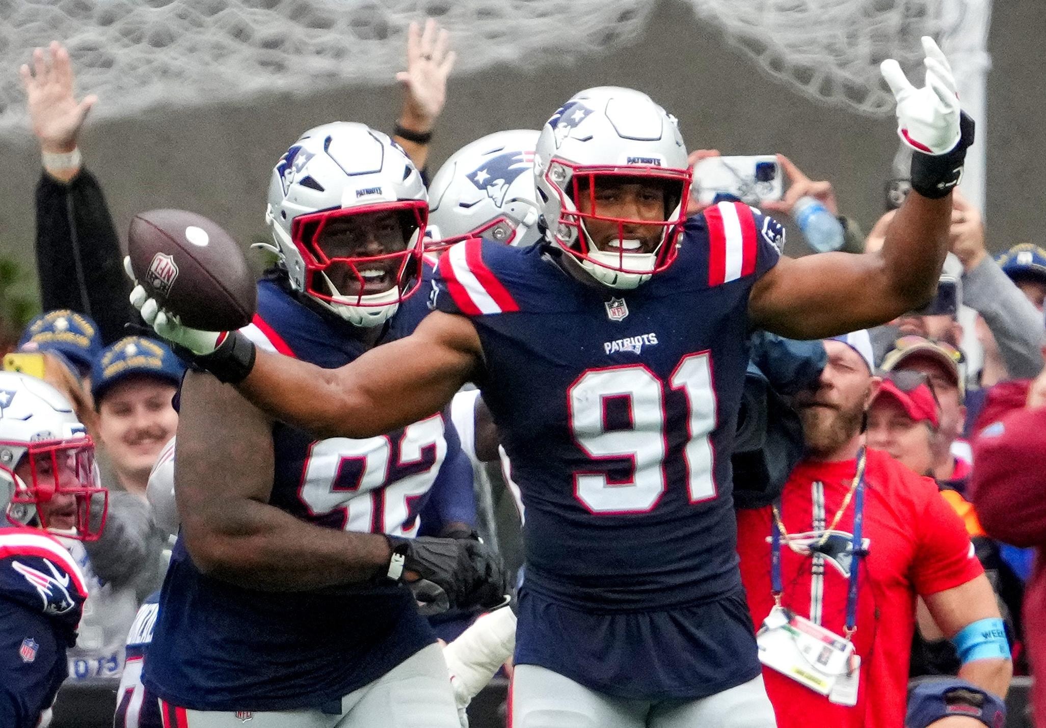 Throwback night meets tradition: Patriots-Raiders matchup spotlights a homecoming for Adam Vinatieri