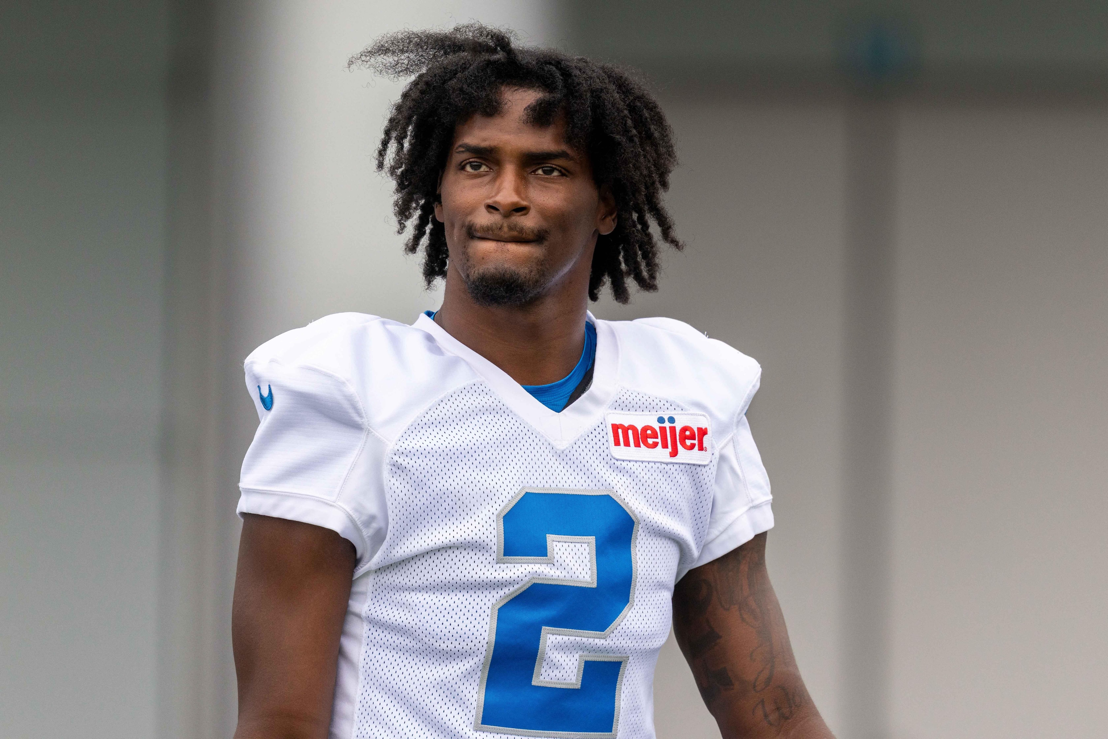 Detroit Lions stage “night practice” full-squad scrimmage, pairing starters against reserves in Day 14 work