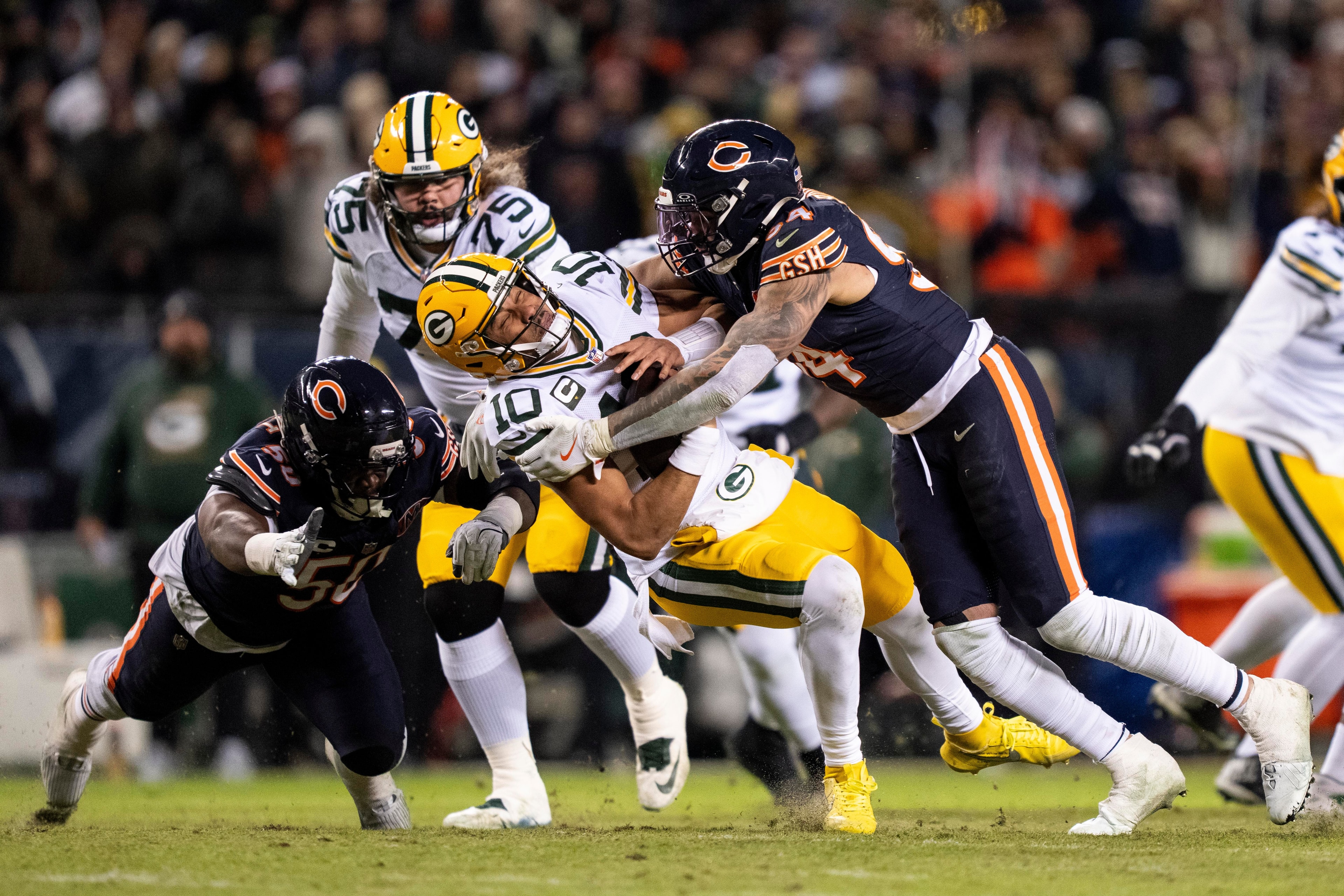 Bears-Packers Week matchup shifts at QB and backfield as Chicago enters Lambeau with key health questions