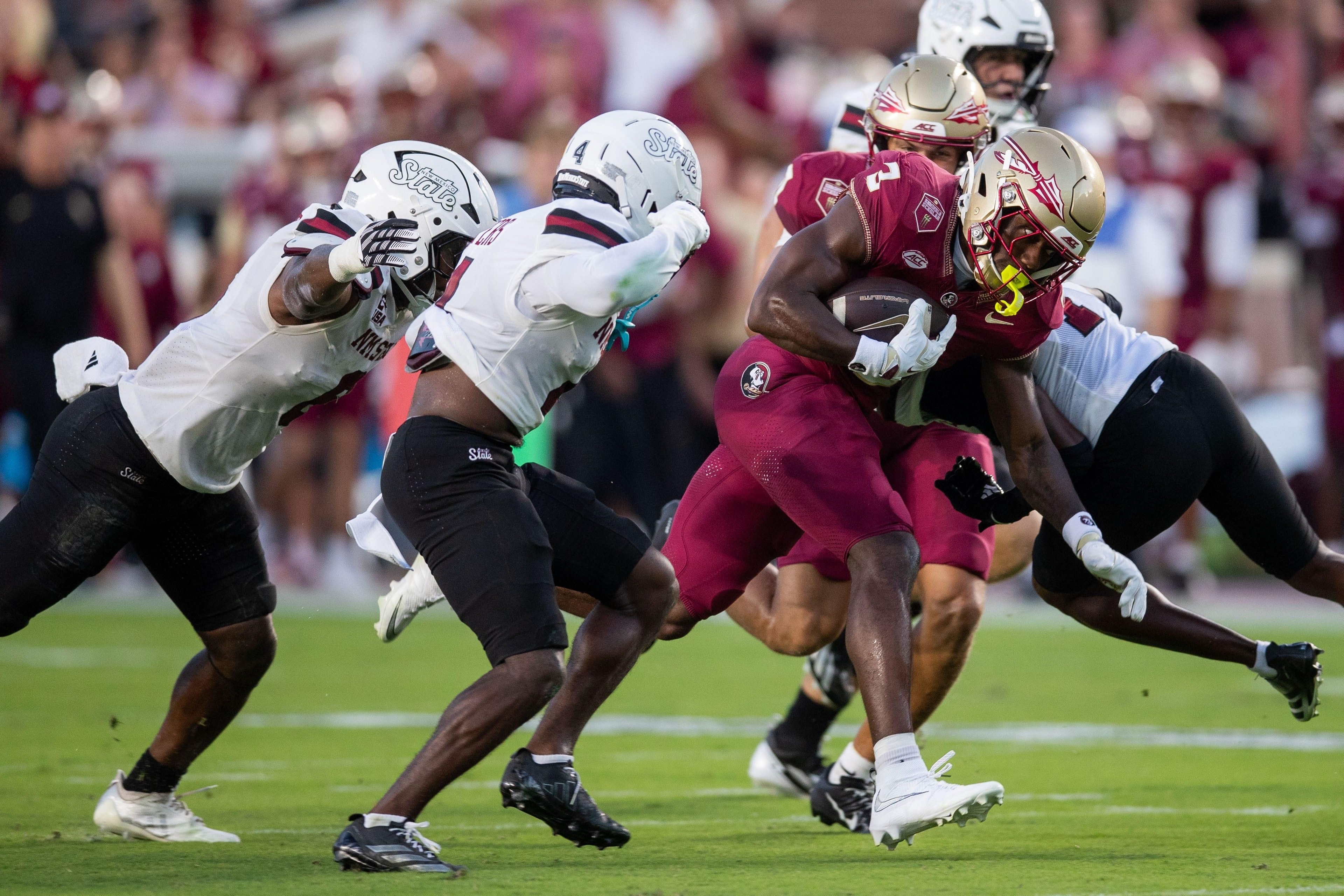 Florida State defeats New Mexico State 34-17 in a rare matchup, highlighting the programs’ shifting distance