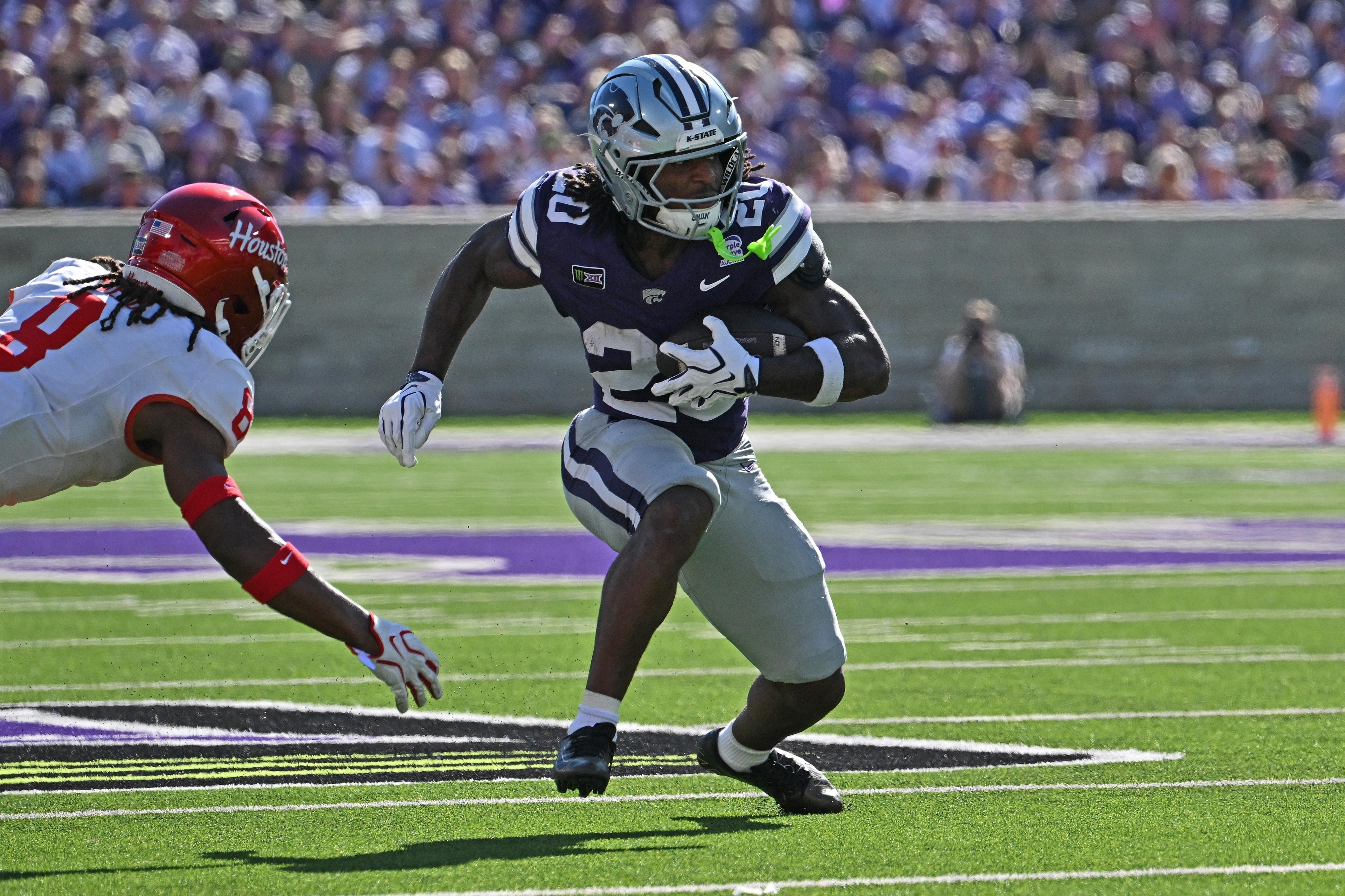 Houston closes fast, beats Kansas State 35-16 at Bill Snyder Family Stadium
