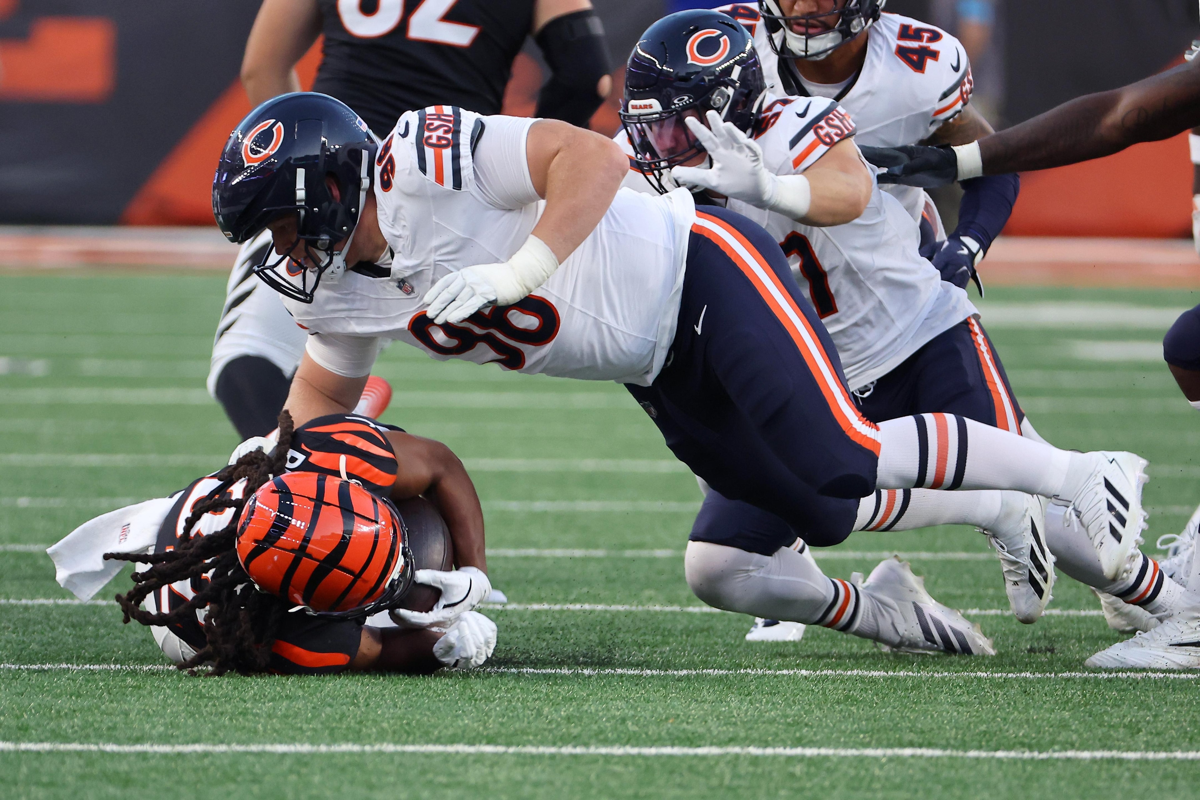 Reports: Bears trade interest in Gervon Dexter for Falcons depth, and pivot toward Jordan van den Berg