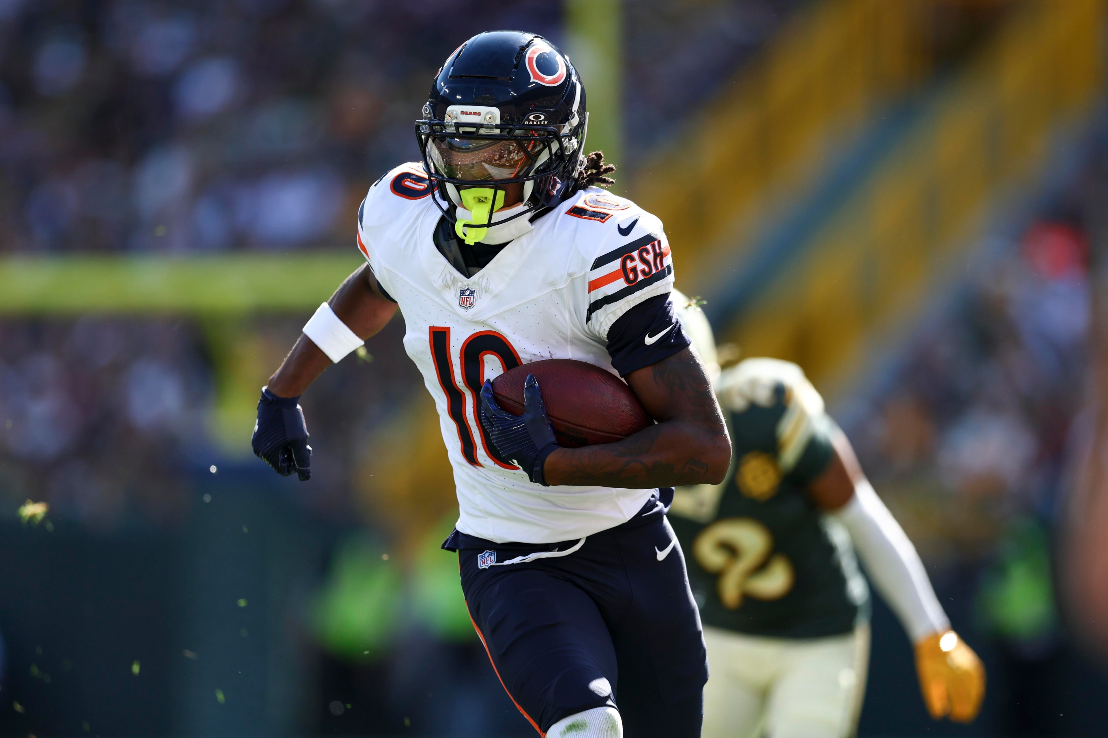 Bears’ backup QB tandem sputters in Green Bay, pushing Chicago into a bigger questions pile