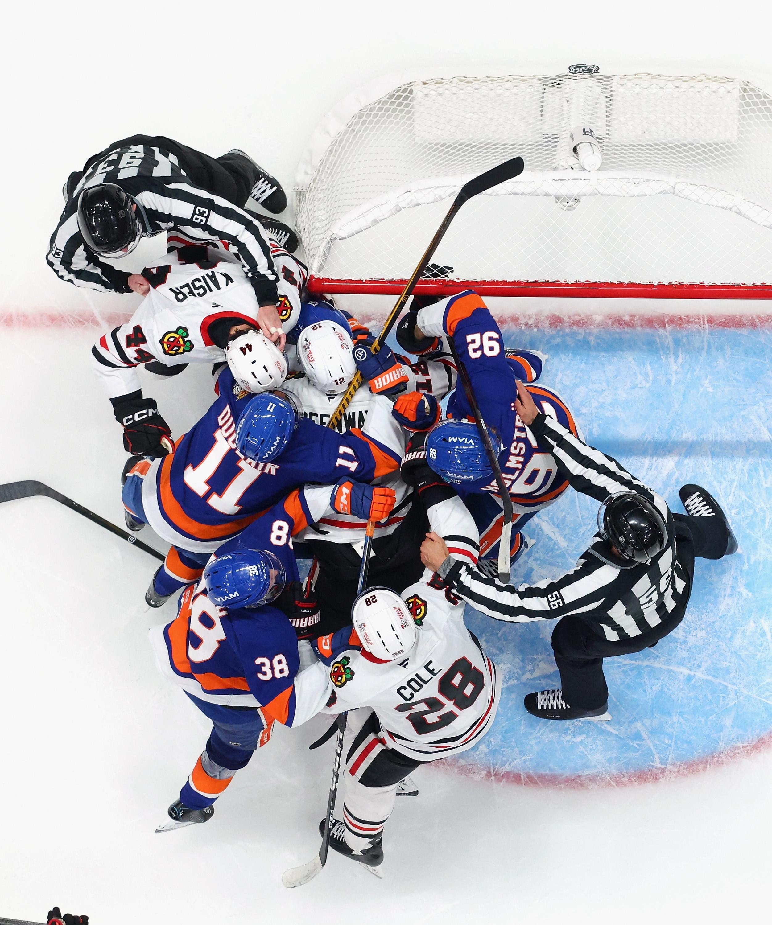Islanders rally in the second period, beat Blackhawks 4-1 to even record at 2-2