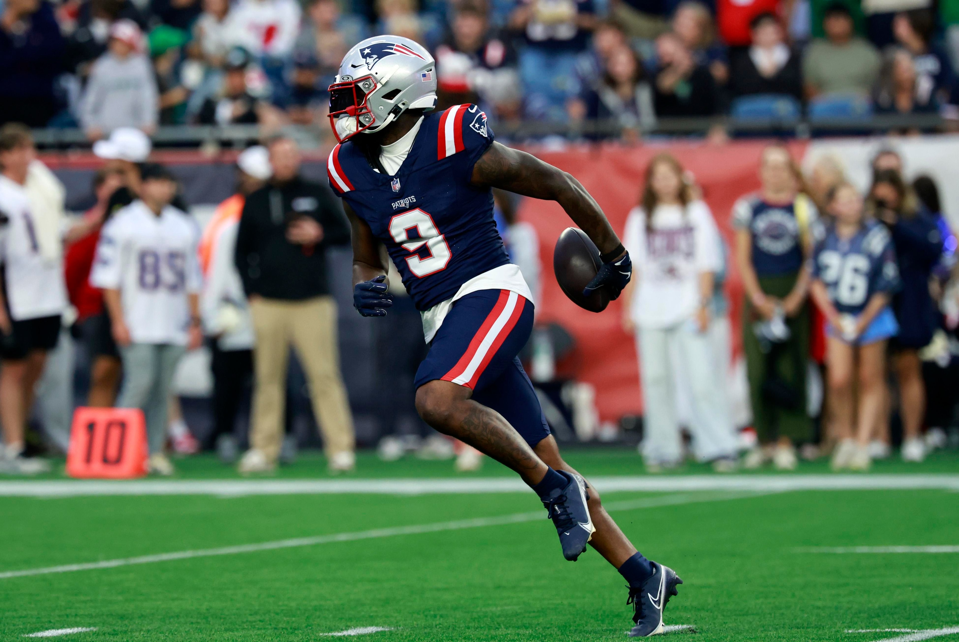Texans complete trade for Patriots wide receiver Kayshon Boutte