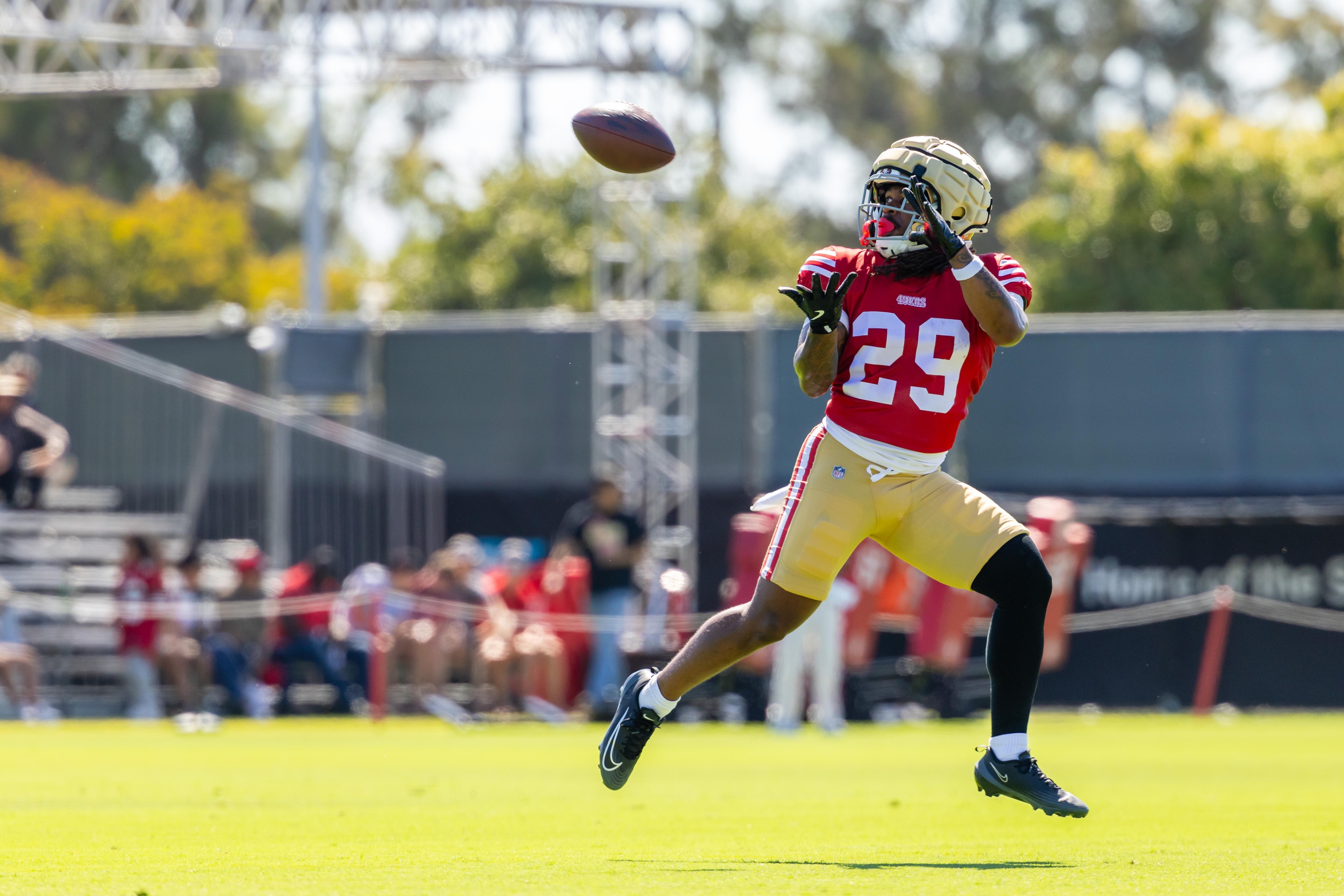 49ers running back room draws fresh attention as Jordan James returns to practice