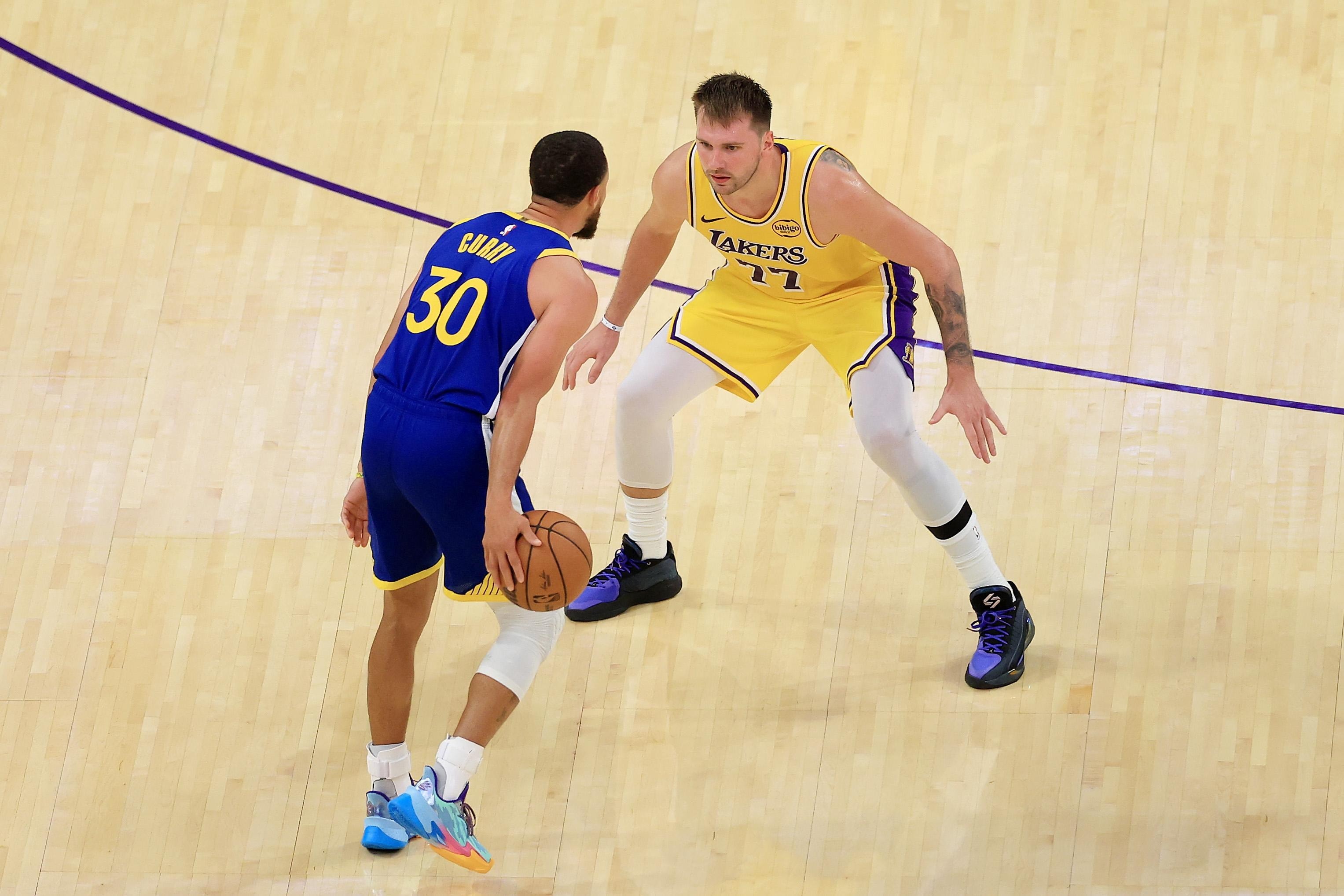 Lakers and Warriors Renew Rivalry in Las Vegas as Preseason Reaches Its Early Chapters