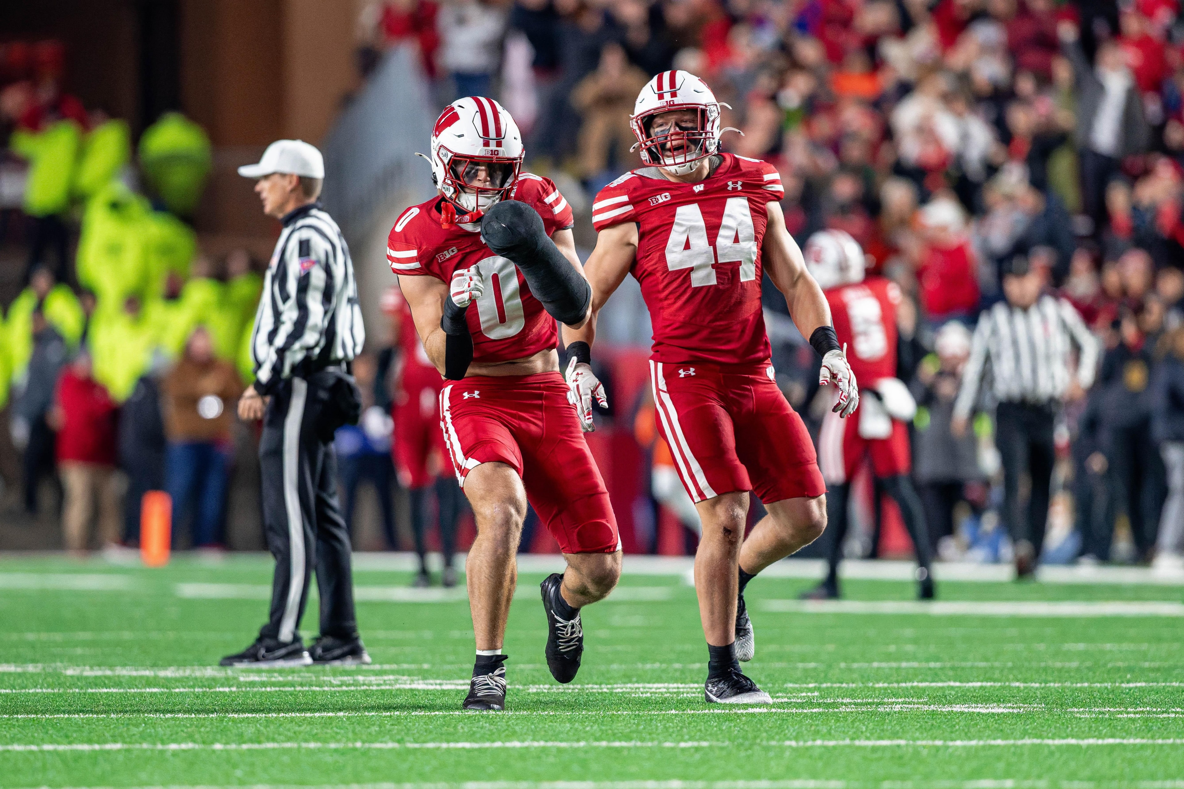 Wisconsin enters its 2026 season as a heavy underdog against Notre Dame at Lambeau Field