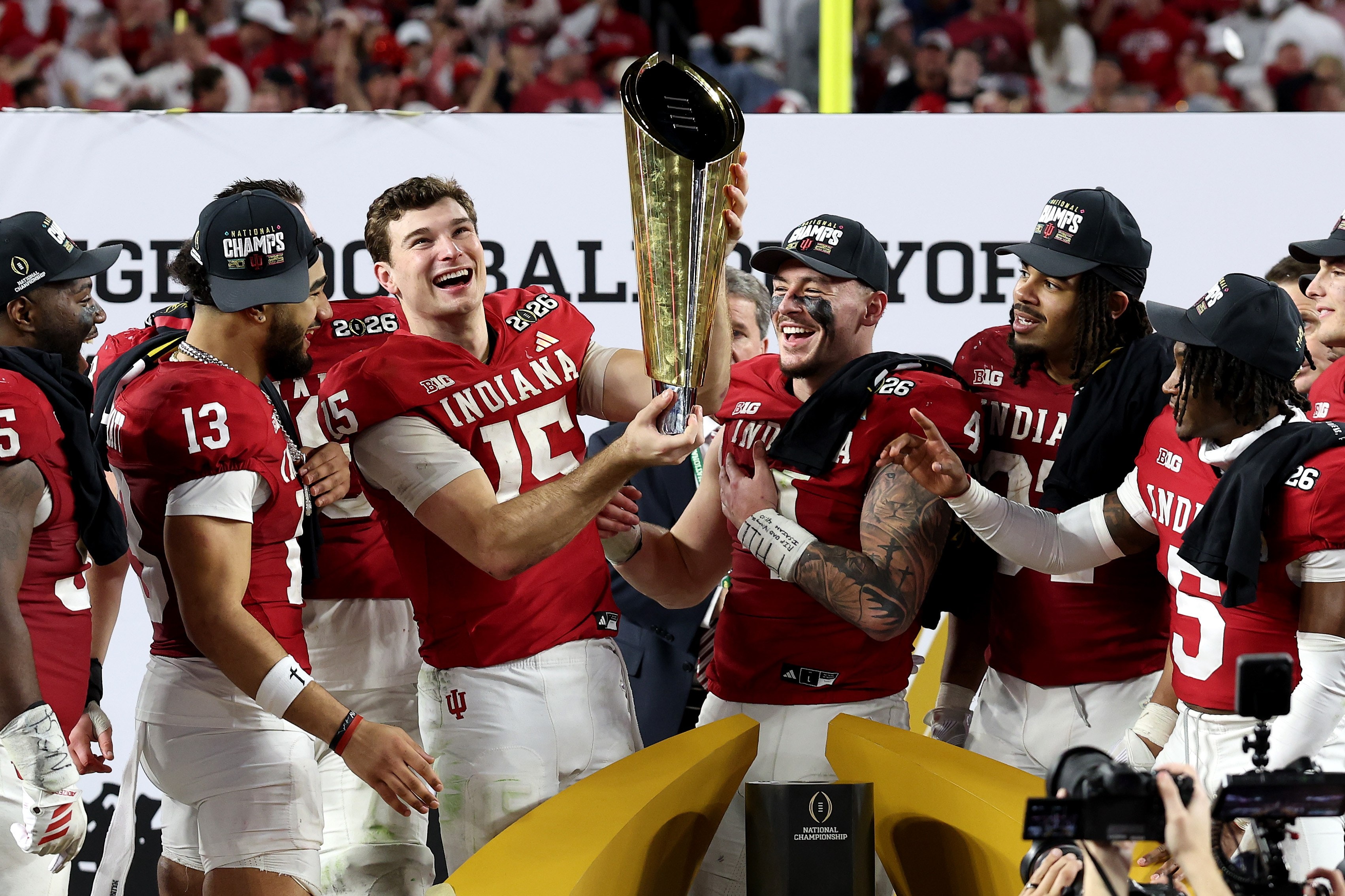 Model debate revisits Indiana’s 2025 run by comparing it to LSU’s 2019 title season