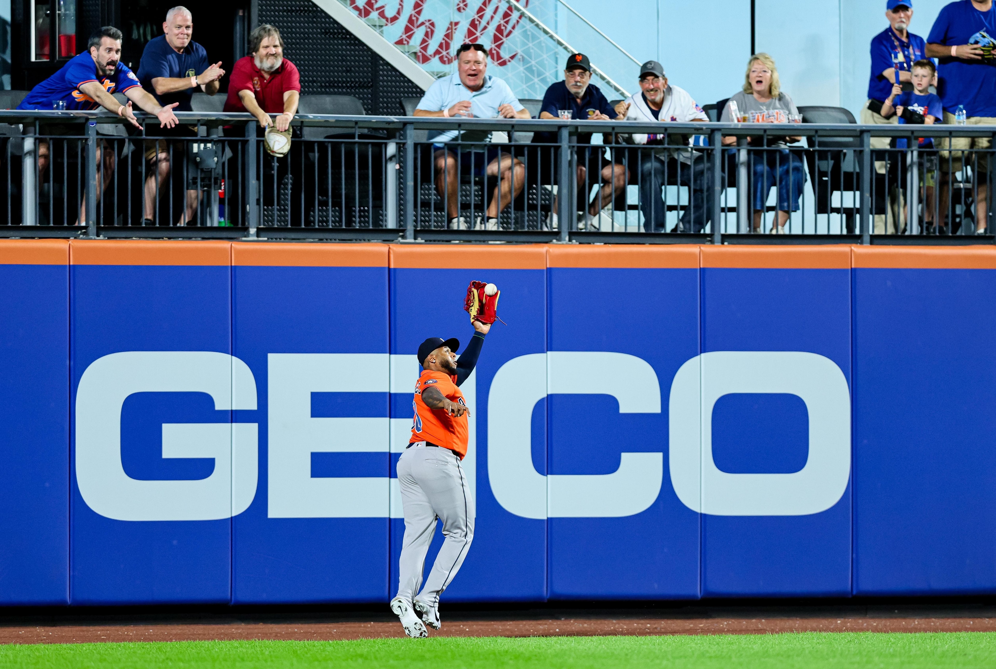 Christian Scott’s early steadiness fades as Astros score three in the sixth to beat Mets