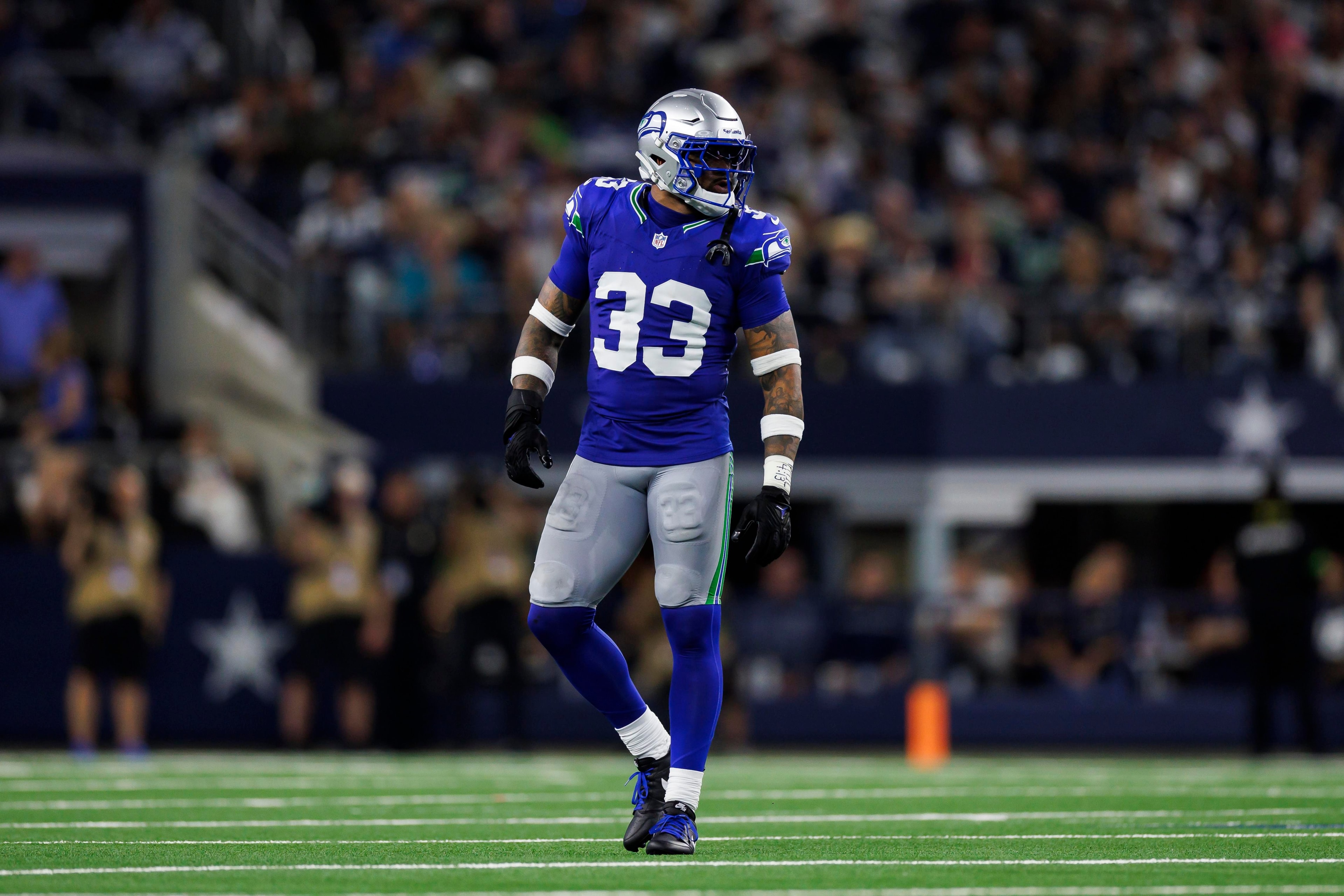 Jamal Adams’ Vikings debut ends early after severe injury, reported to be season-ending