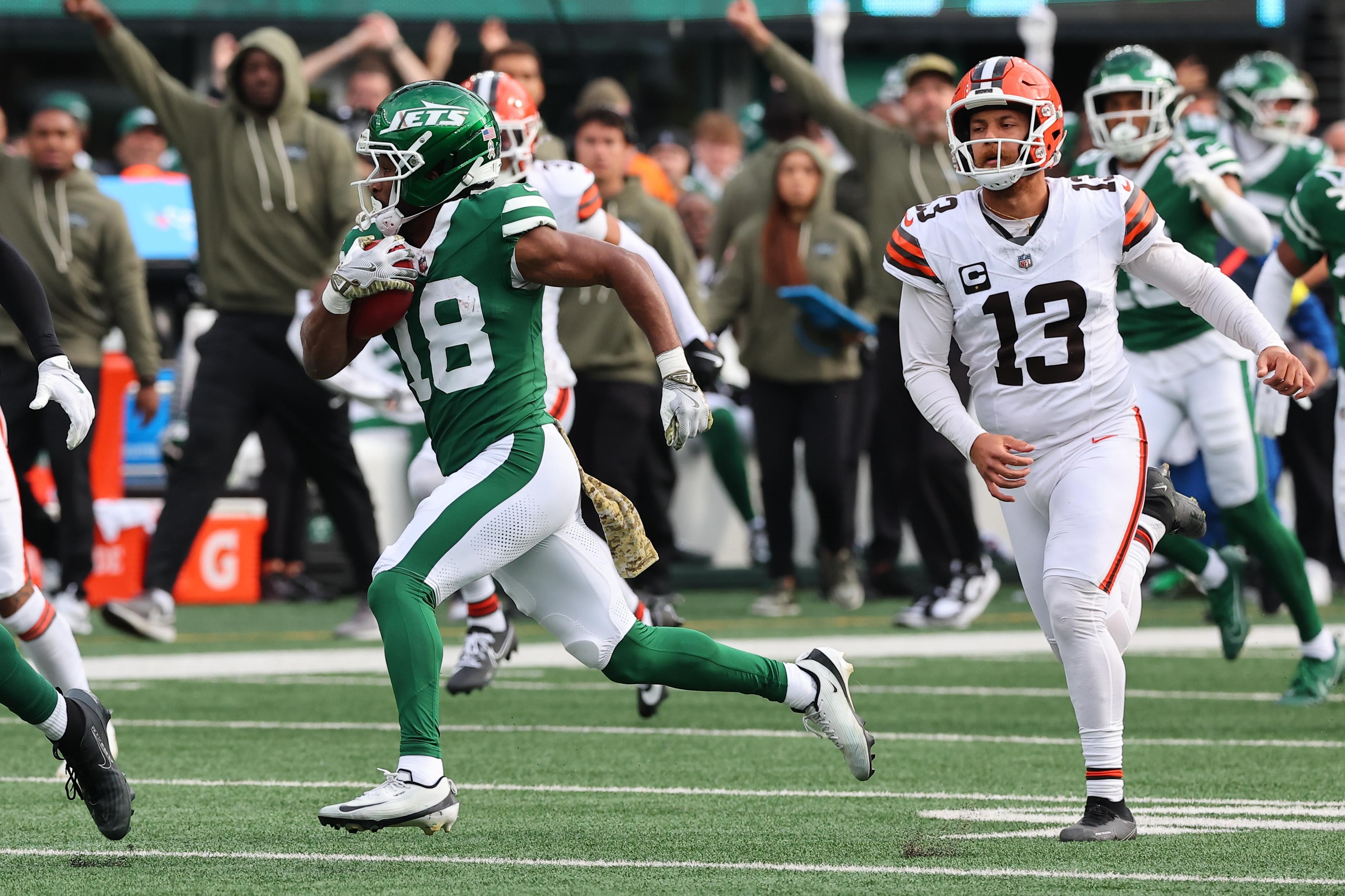 Jets look to steady the season when they host the first-place Browns at MetLife