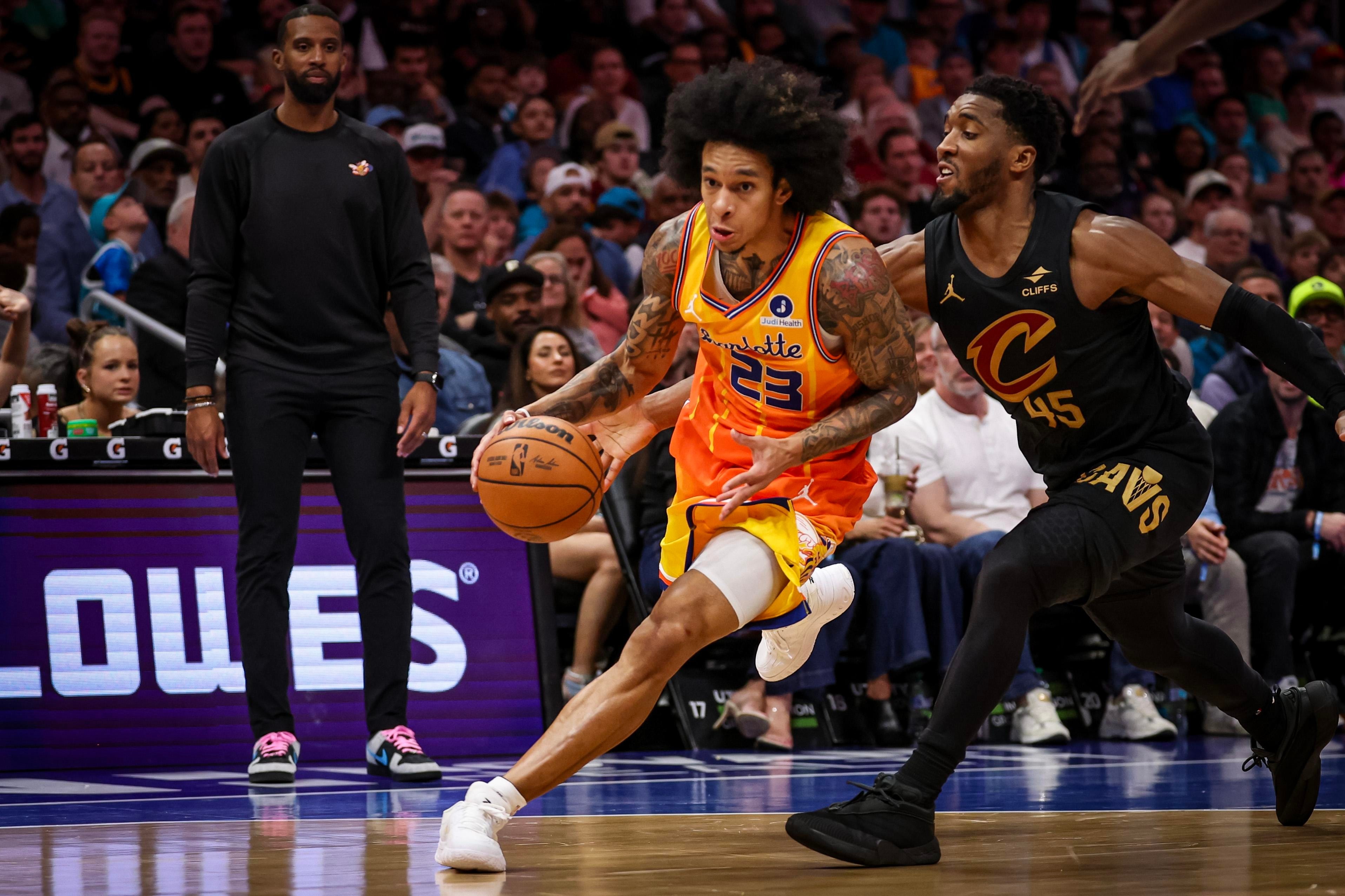 Cavaliers move Dennis Schroder, send cash to Hornets in exchange for Tre Mann
