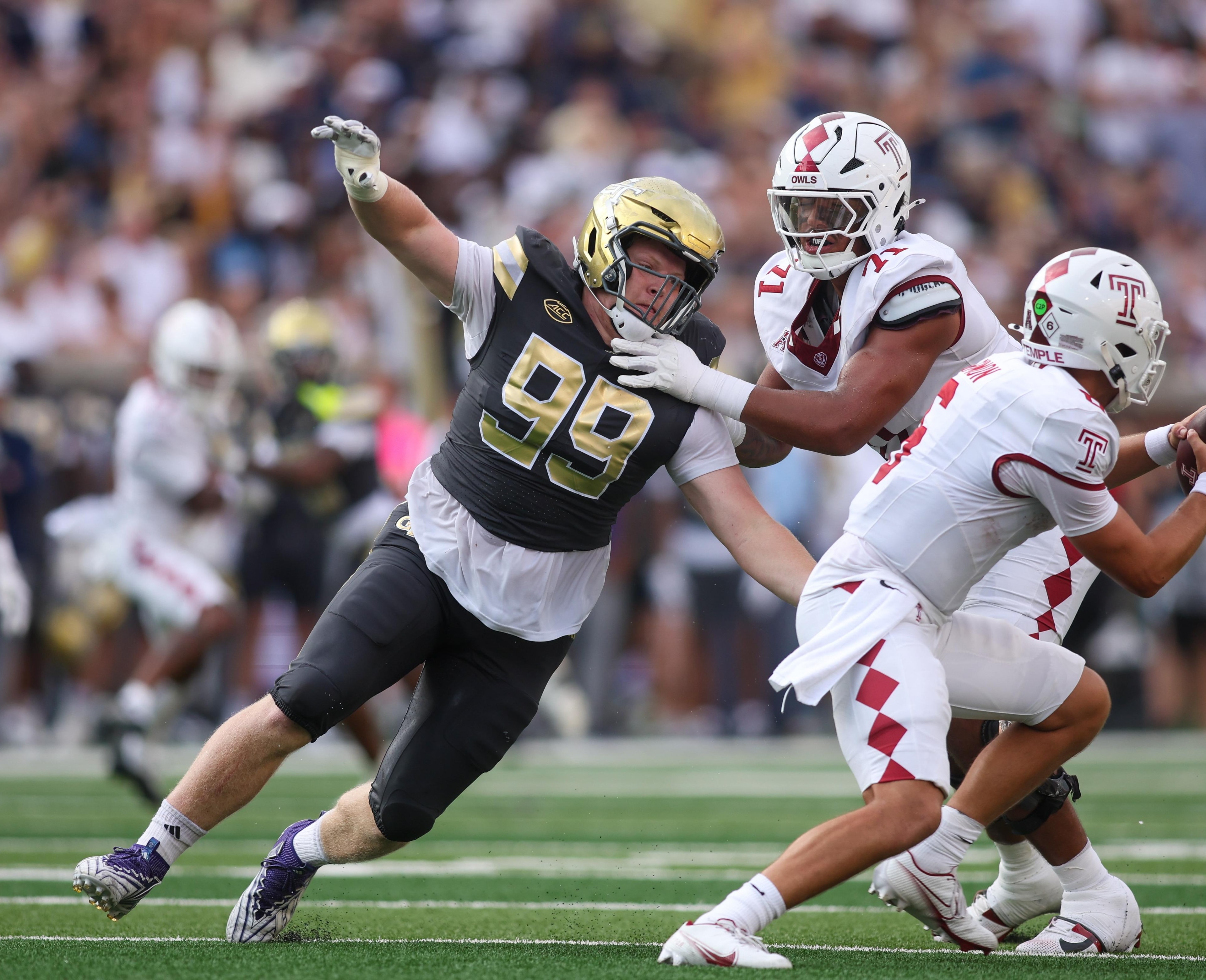 Bears fans are fixated on rookie defensive tackle Jordan van den Berg heading into the preseason