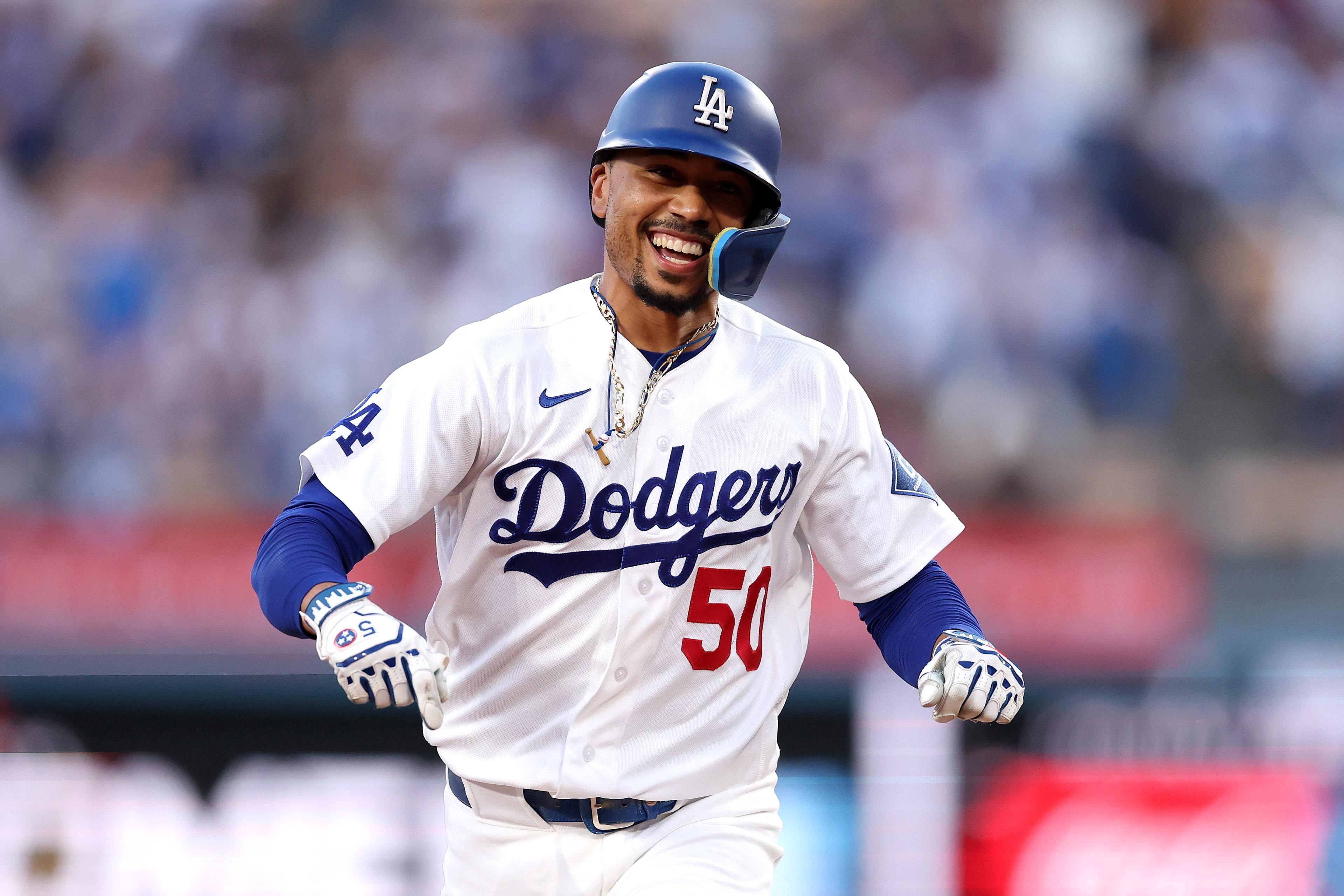 Salvador Perez leaves early with right elbow aggravation as Royals fall 4-2 and get swept by Dodgers
