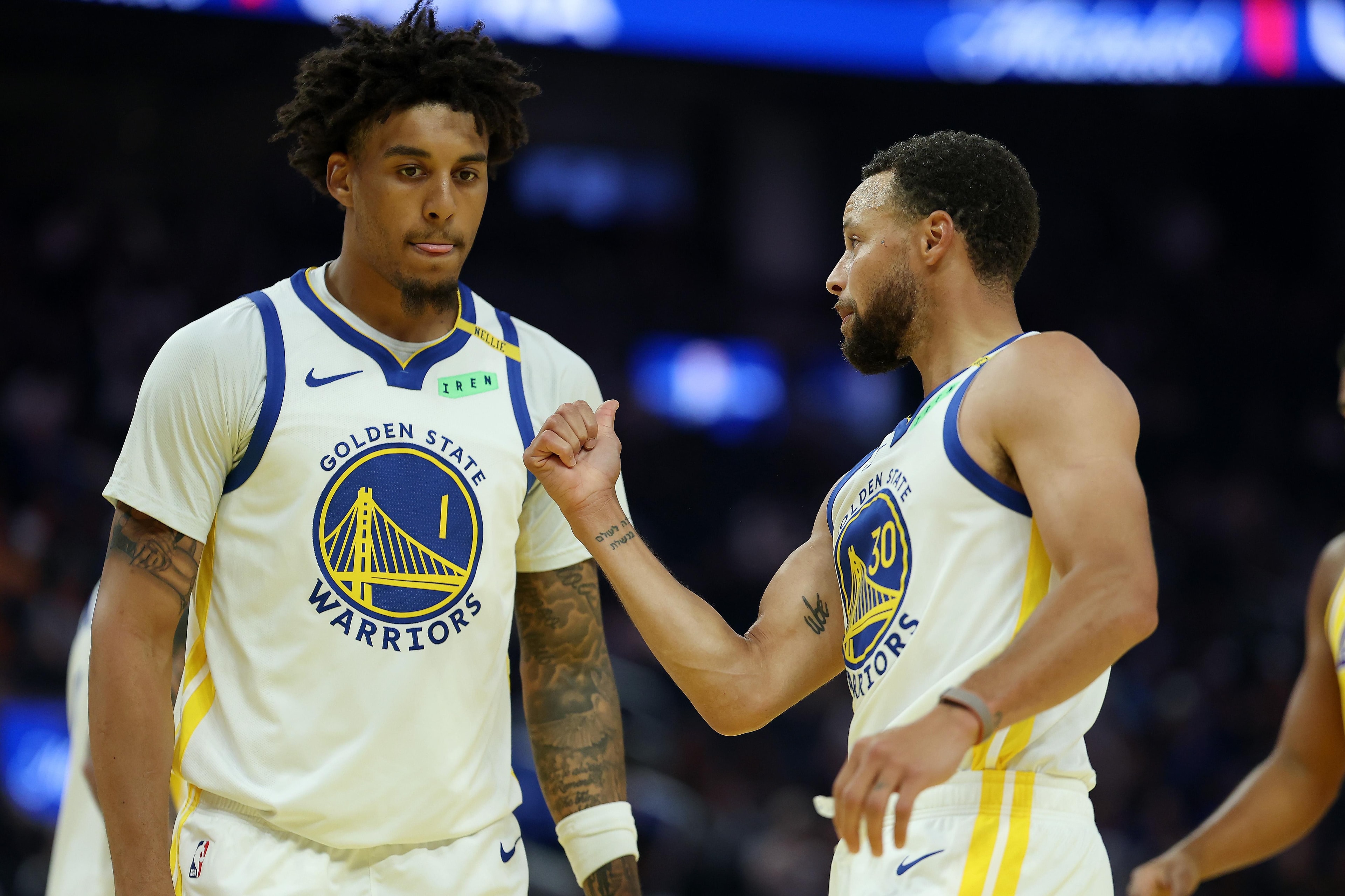 Warriors turn out in force, beat shorthanded Lakers in first preseason game