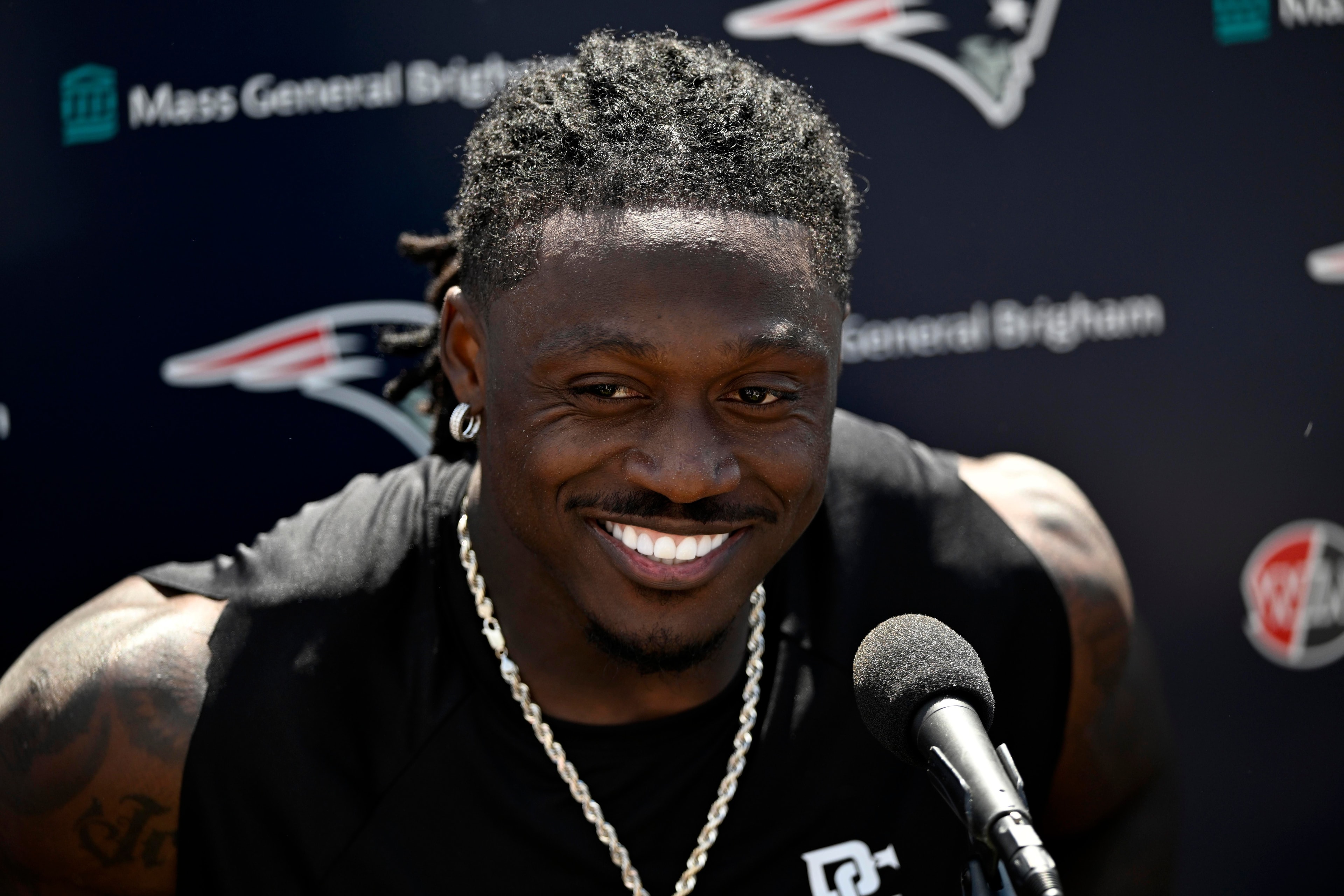A.J. Brown becomes the headline again as Eagles and Patriots continue joint camp work