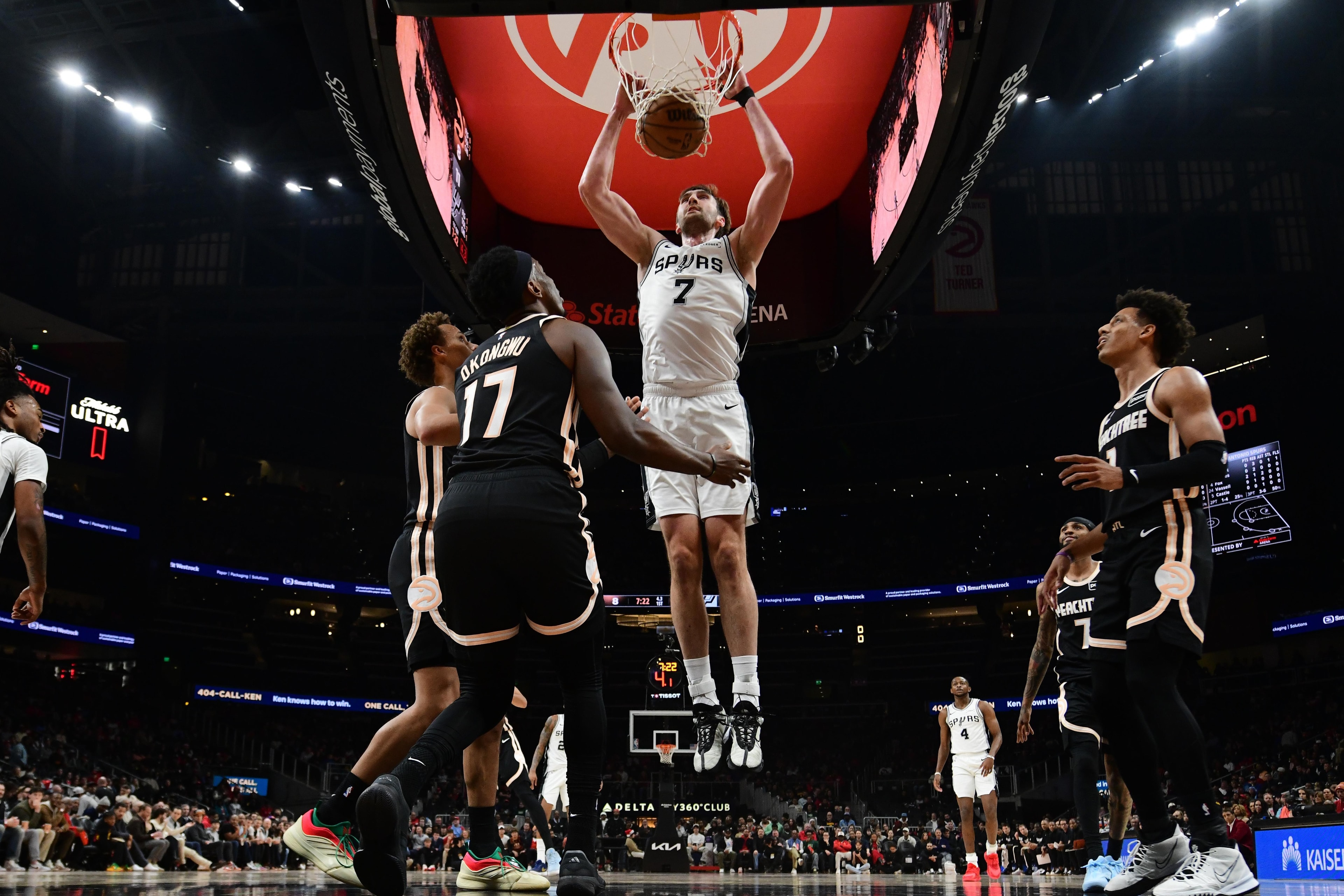 Spurs and Hawks kick off preseason, with the East’s title picture as backdrop